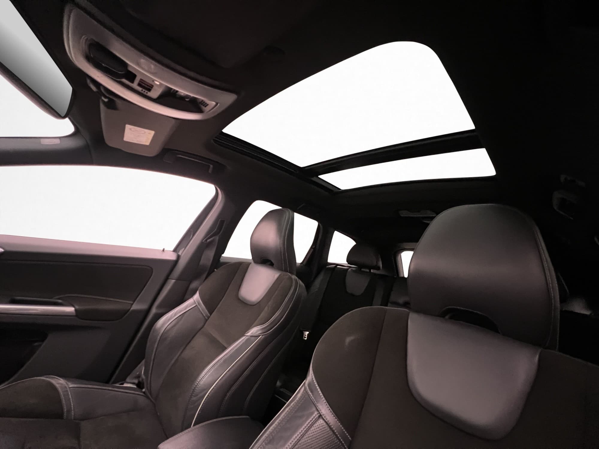 Volvo XC60 D4 AWD 190hk R-Design Pano Värm Blis Kamera Drag