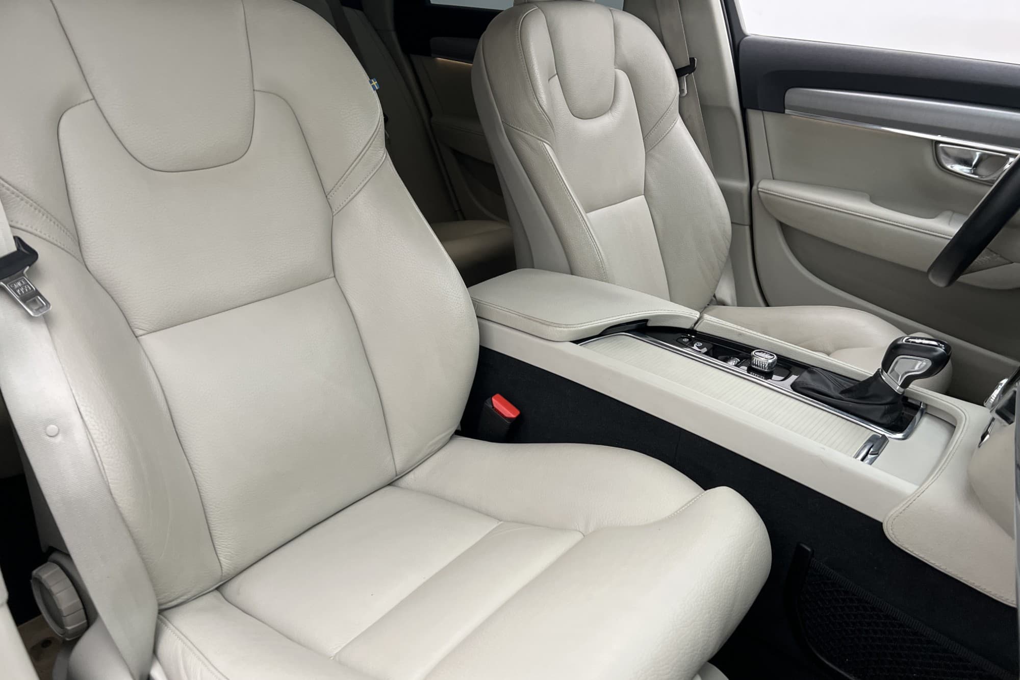Volvo V90 D4 AWD Momentum VOC Värmare Drag Skinn CarPlay
