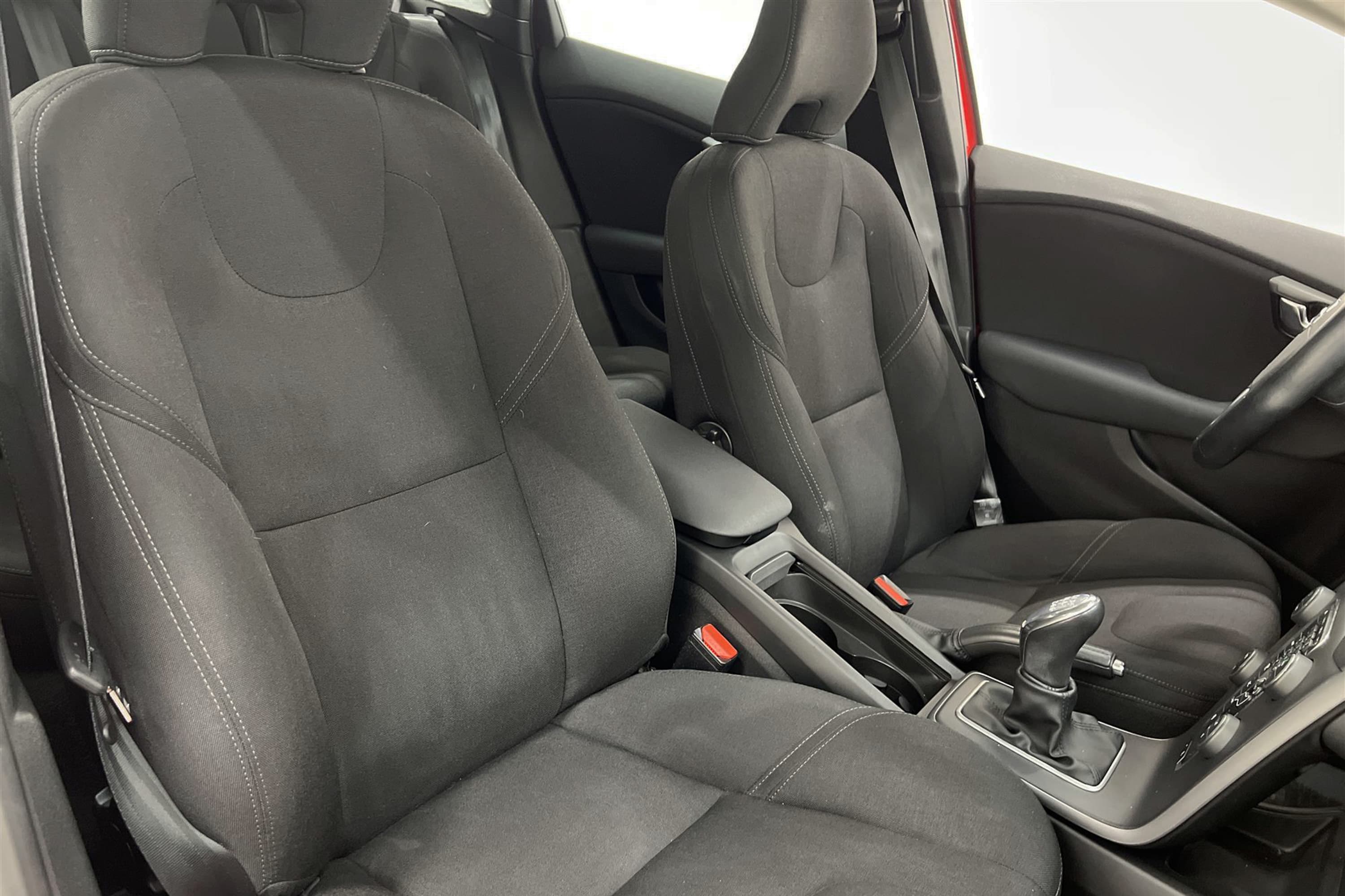 Volvo V40 T3 150hk  1 Brukare Välservad Ny K-Rem B-Kam PDC