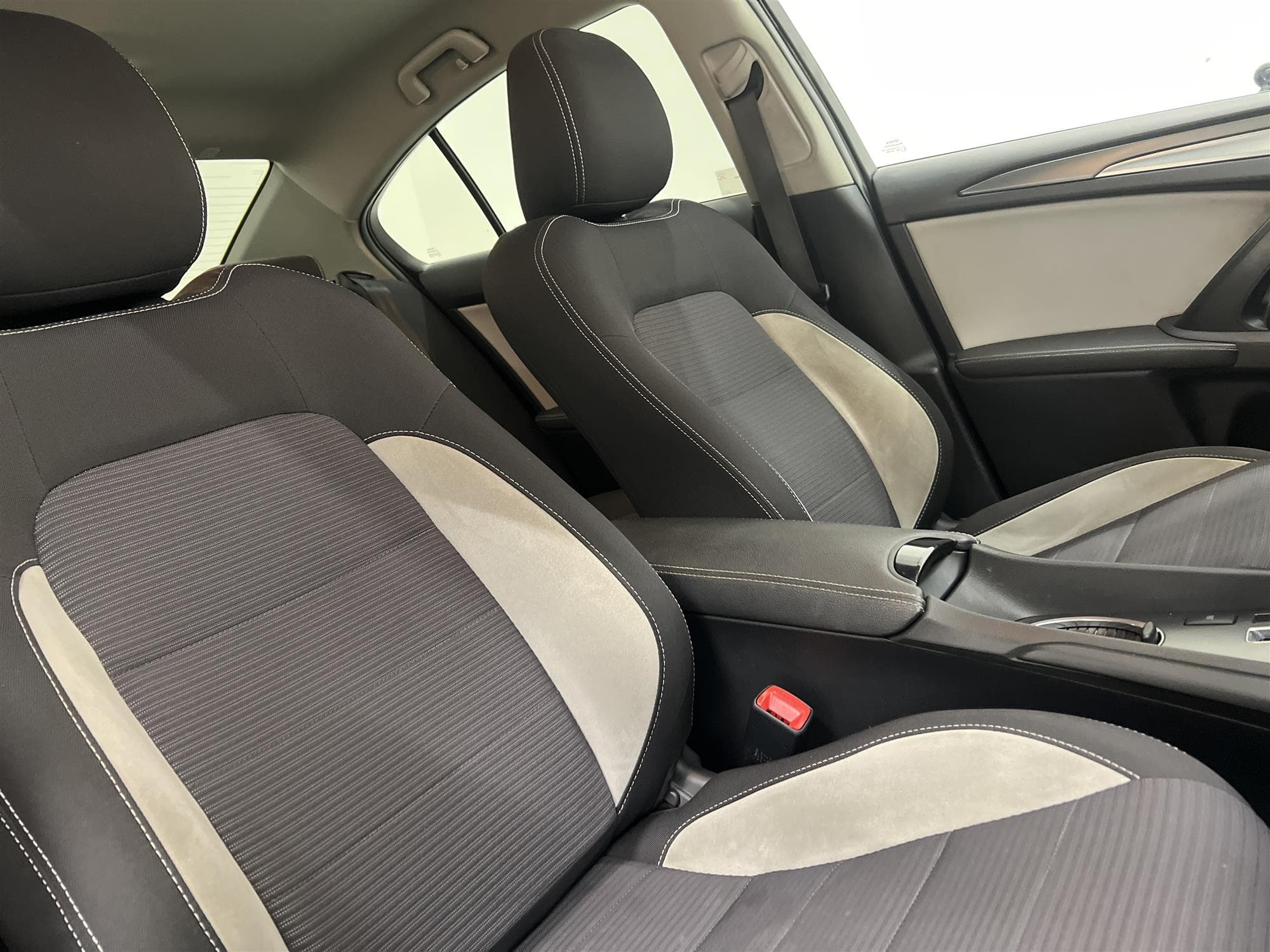 Toyota Avensis 1.8 Sedan 147hk B-Kam Låg Skatt 1 Brukare