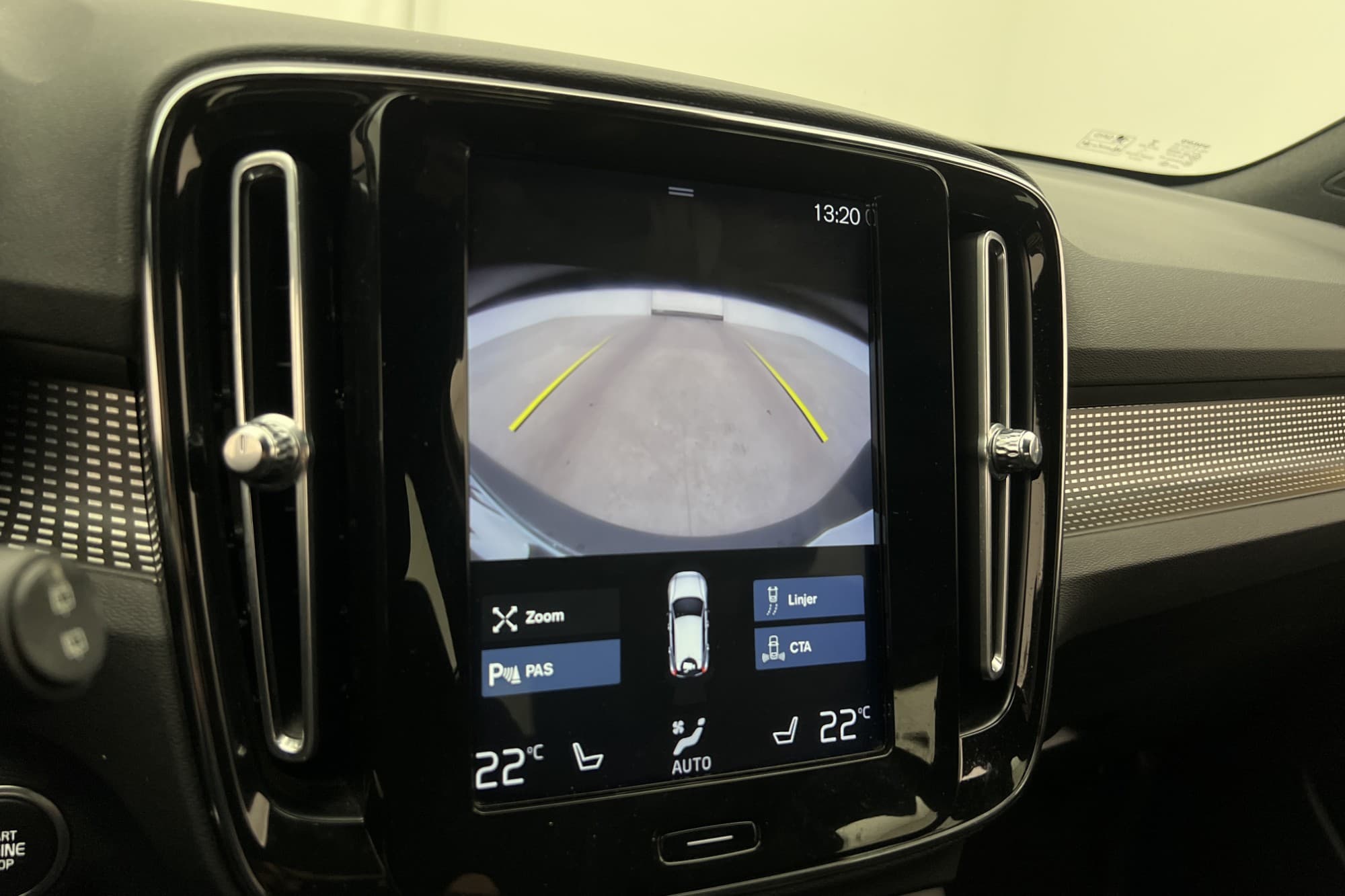 Volvo XC40 D4 AWD R-Design VOC Värmare Kamera BLIS Navi
