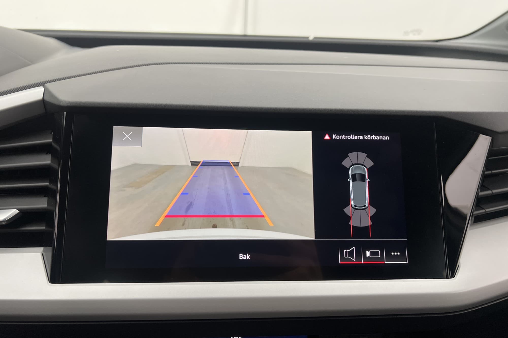 Audi Q4 40 e-tron Proline Kamera Värmare Matrix Drag MOMS