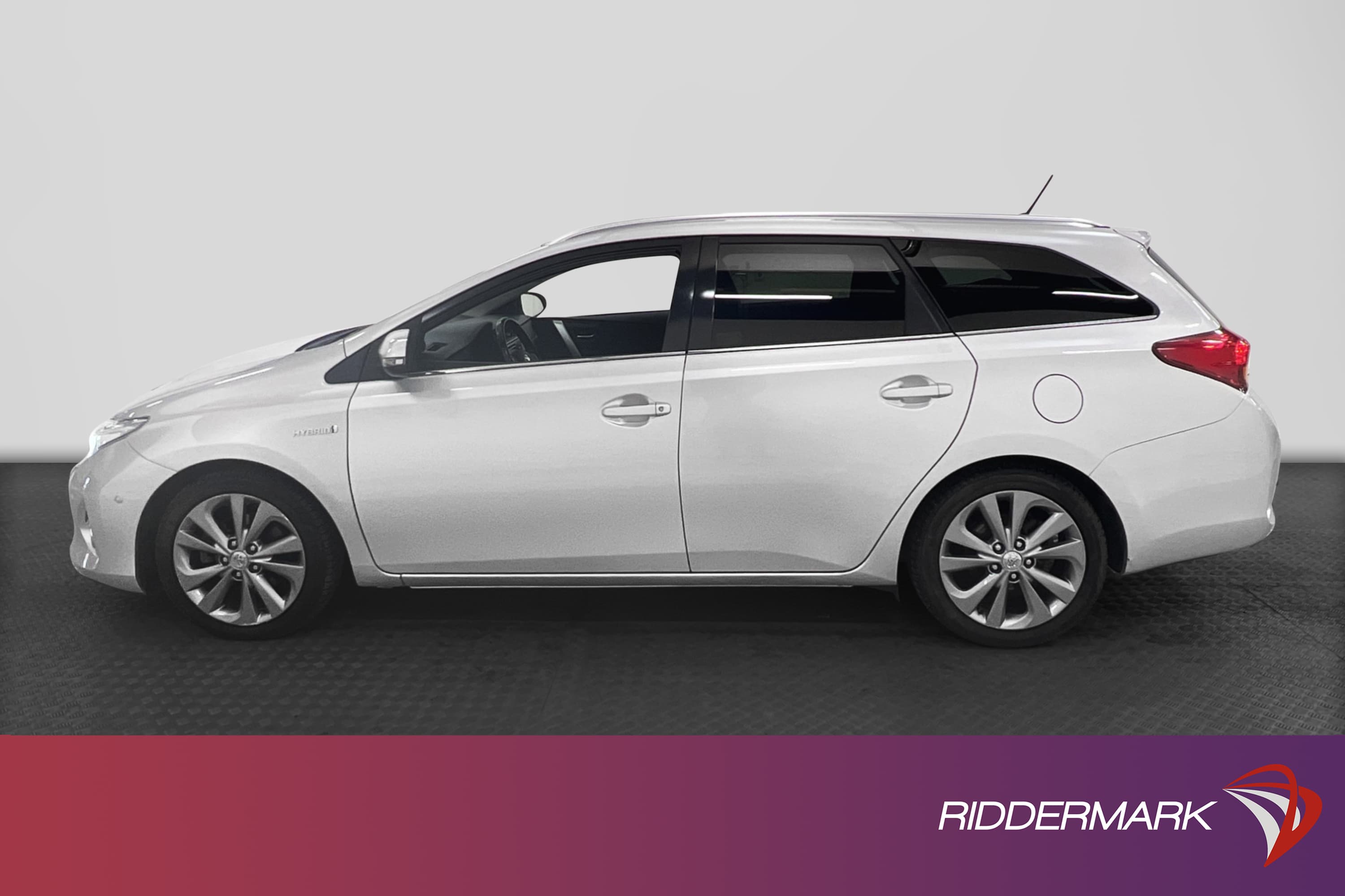 Toyota Auris TS Hybrid e-CVT 136hk Pano