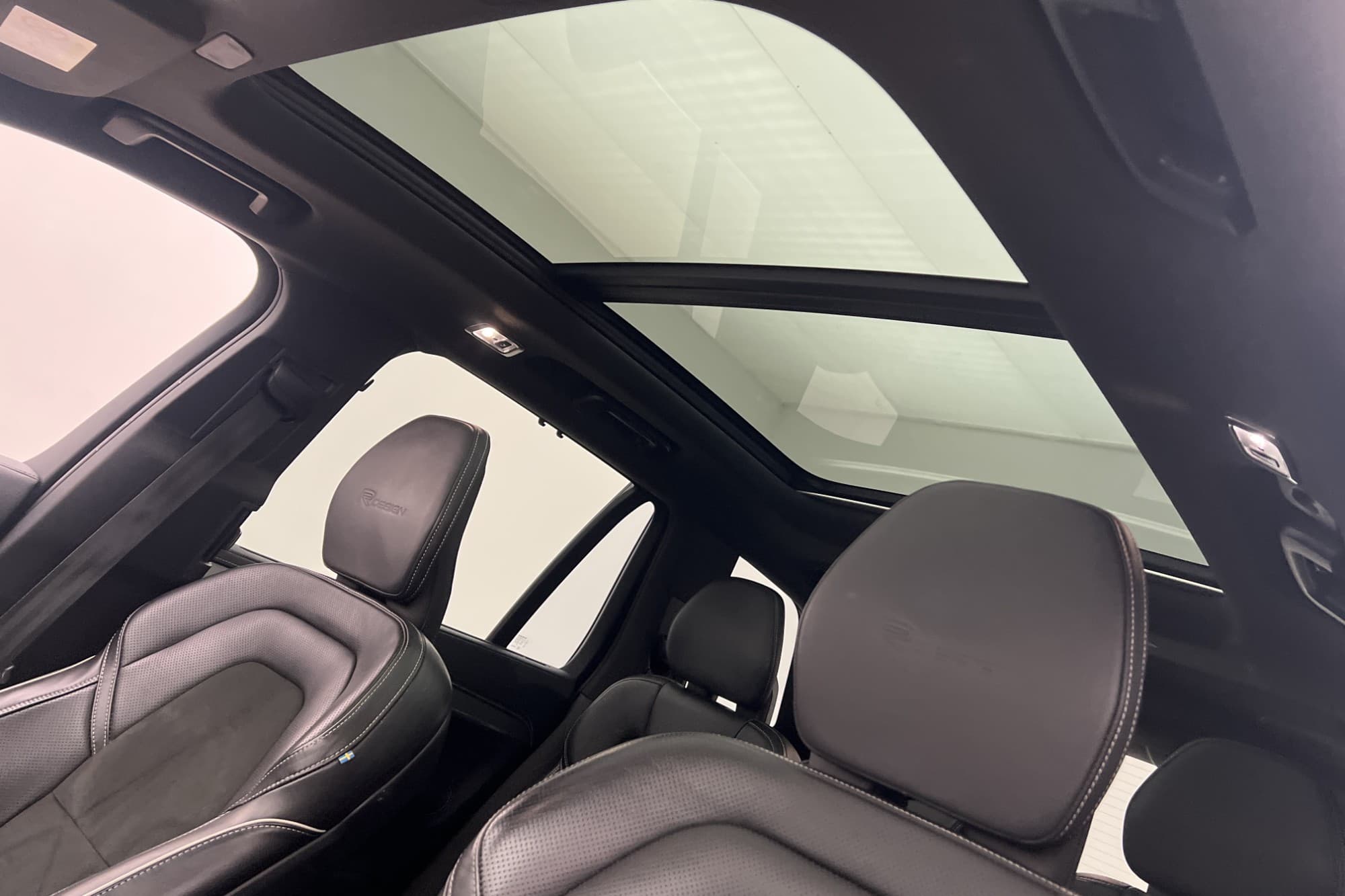 Volvo XC90 Recharge T8 R-Design 7-sits Pano B&W Luft Drag