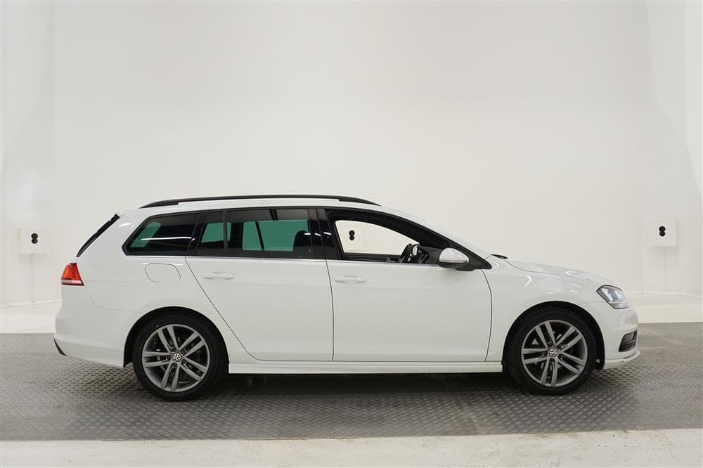 Volkswagen Golf 150hk Full R-Line Pluspaket Backkamera Dragexteriör