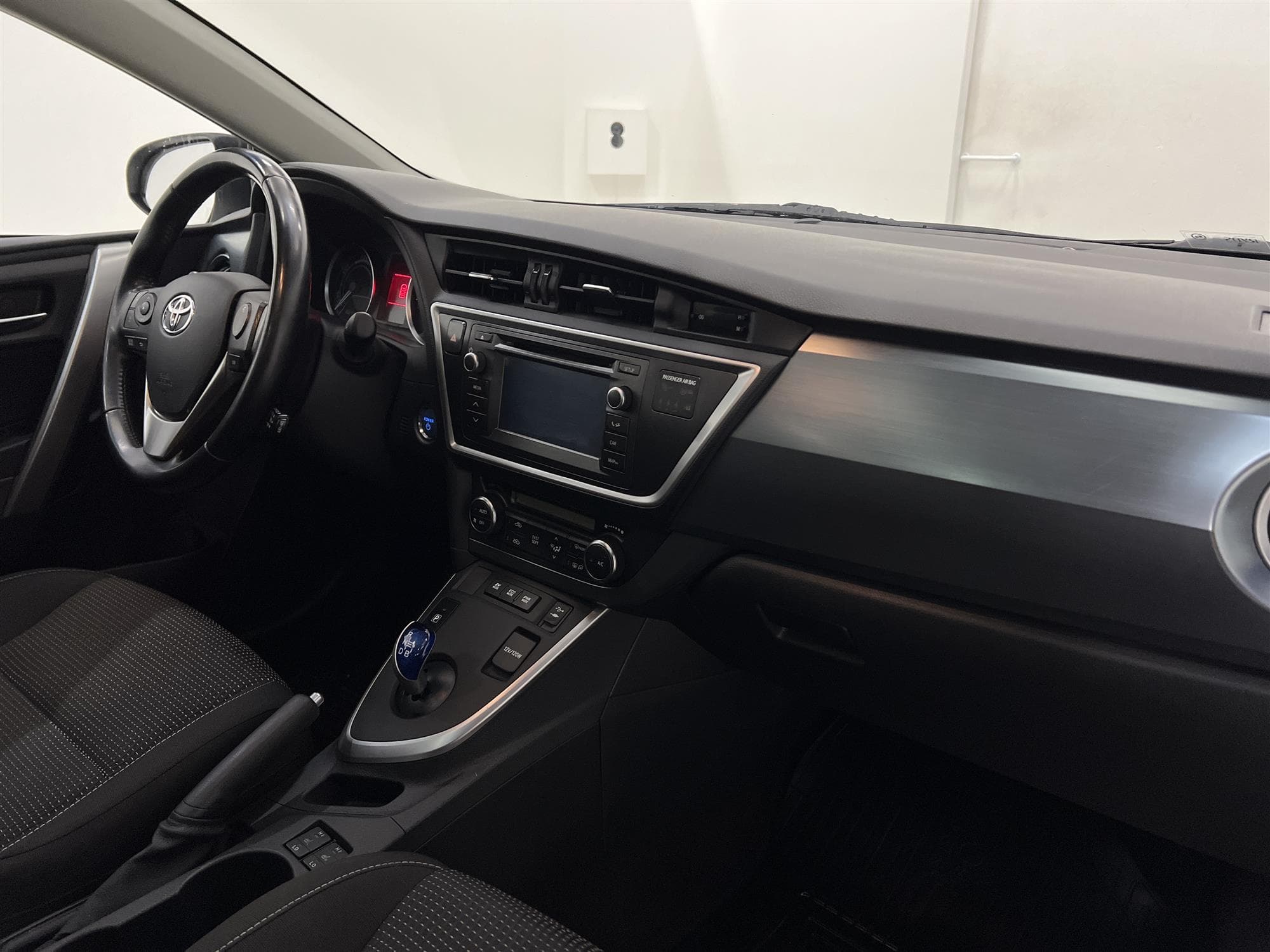 Toyota Auris Hybrid e-CVT 136hk Panorama B-Kam Dragkrok