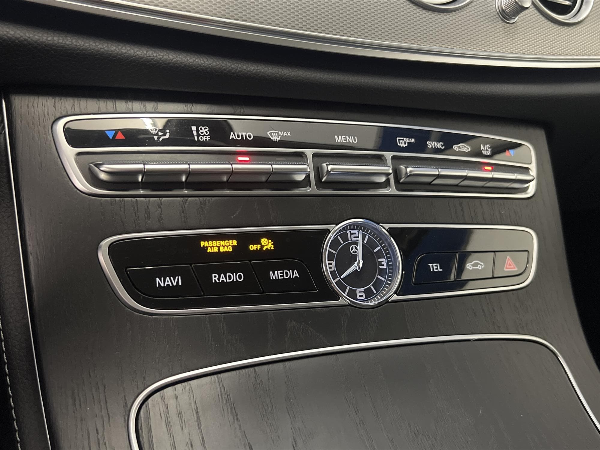 Mercedes-Benz E 220 d 4Matic Navi Backkamera PDC 0.47l/mil