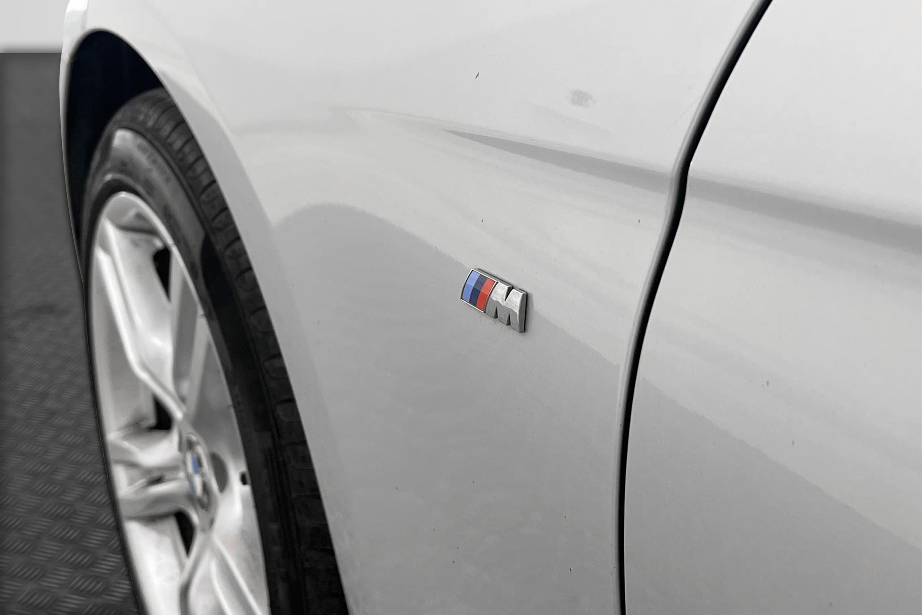 BMW 318d xDrive Touring 143hk M Sport 2 Brukare Hifi Drag