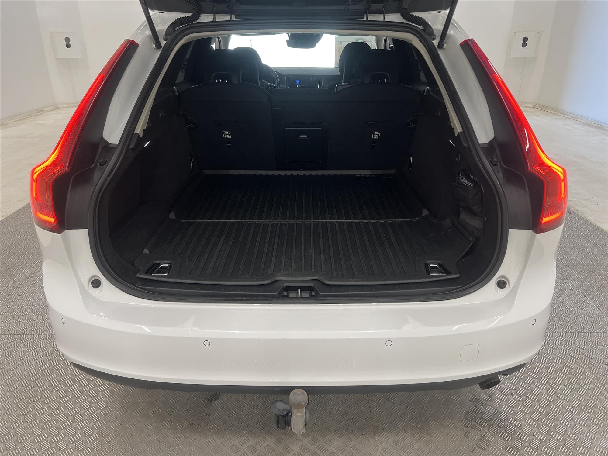 Volvo V90 D3 150hk Kinetic VOC P-värm Drag Välserv 0,64l/mil