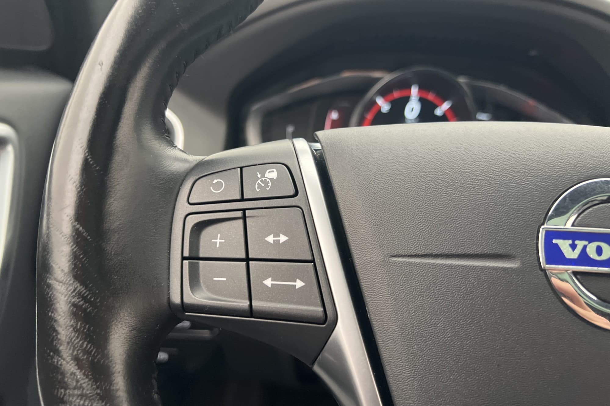 Volvo XC60 D4 AWD Classic Summum Pano H/K Adaptiv
