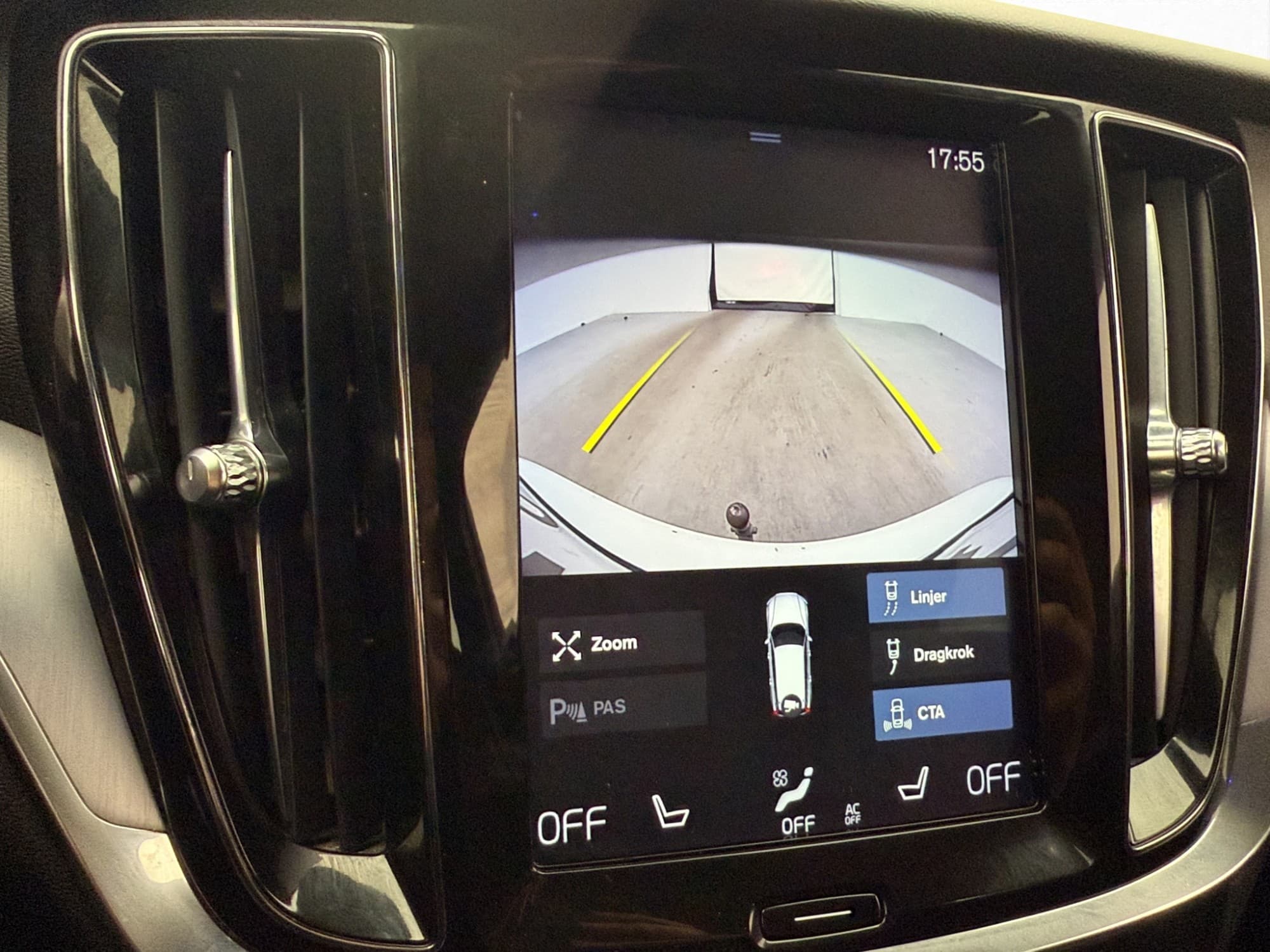 Volvo V60 D3 Momentum Drag Kamera Värmare Navi BLIS CarPlay