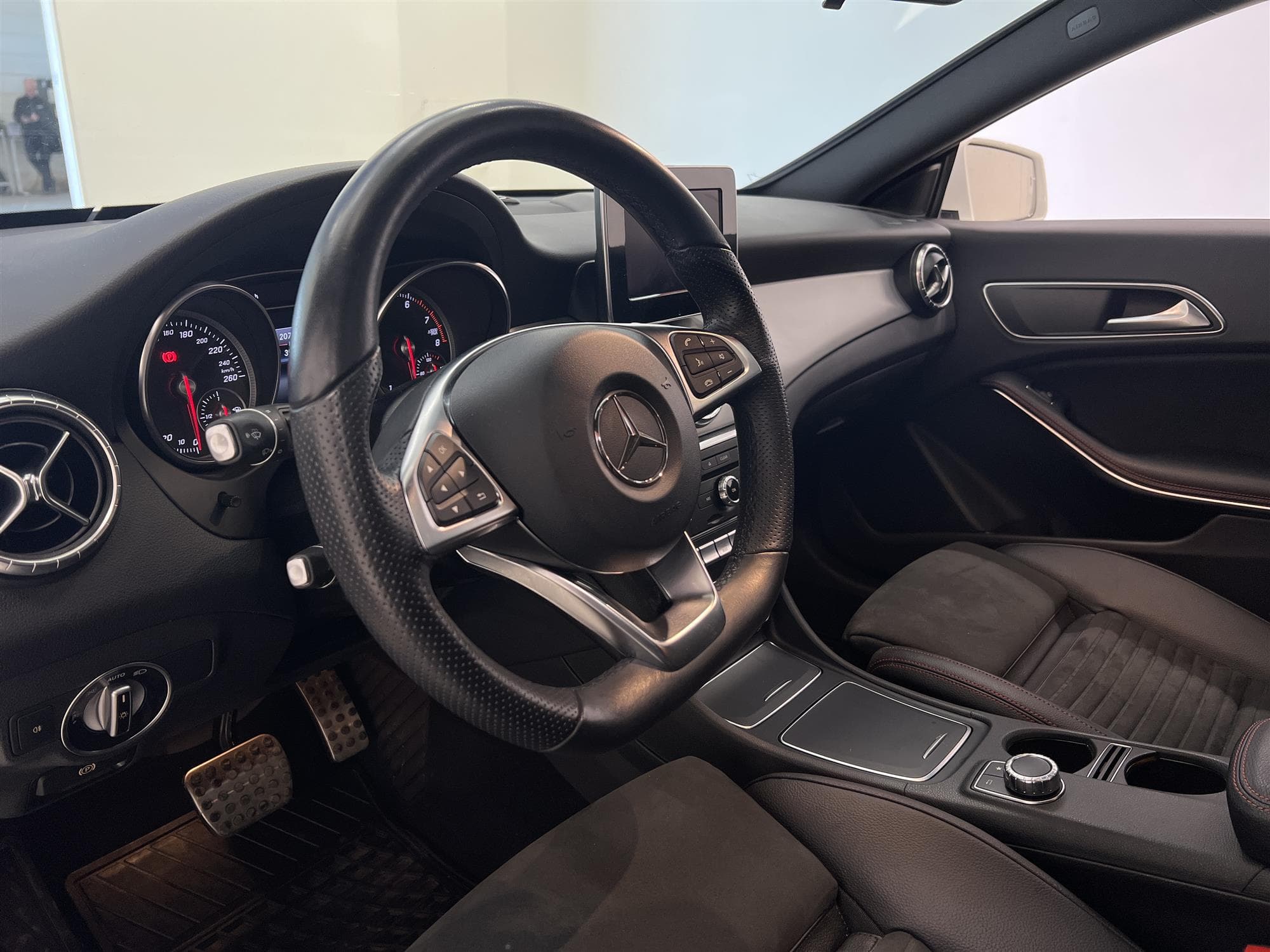 Mercedes-Benz CLA 180 122hk SB AMG Sport Panorama B-Kamera 