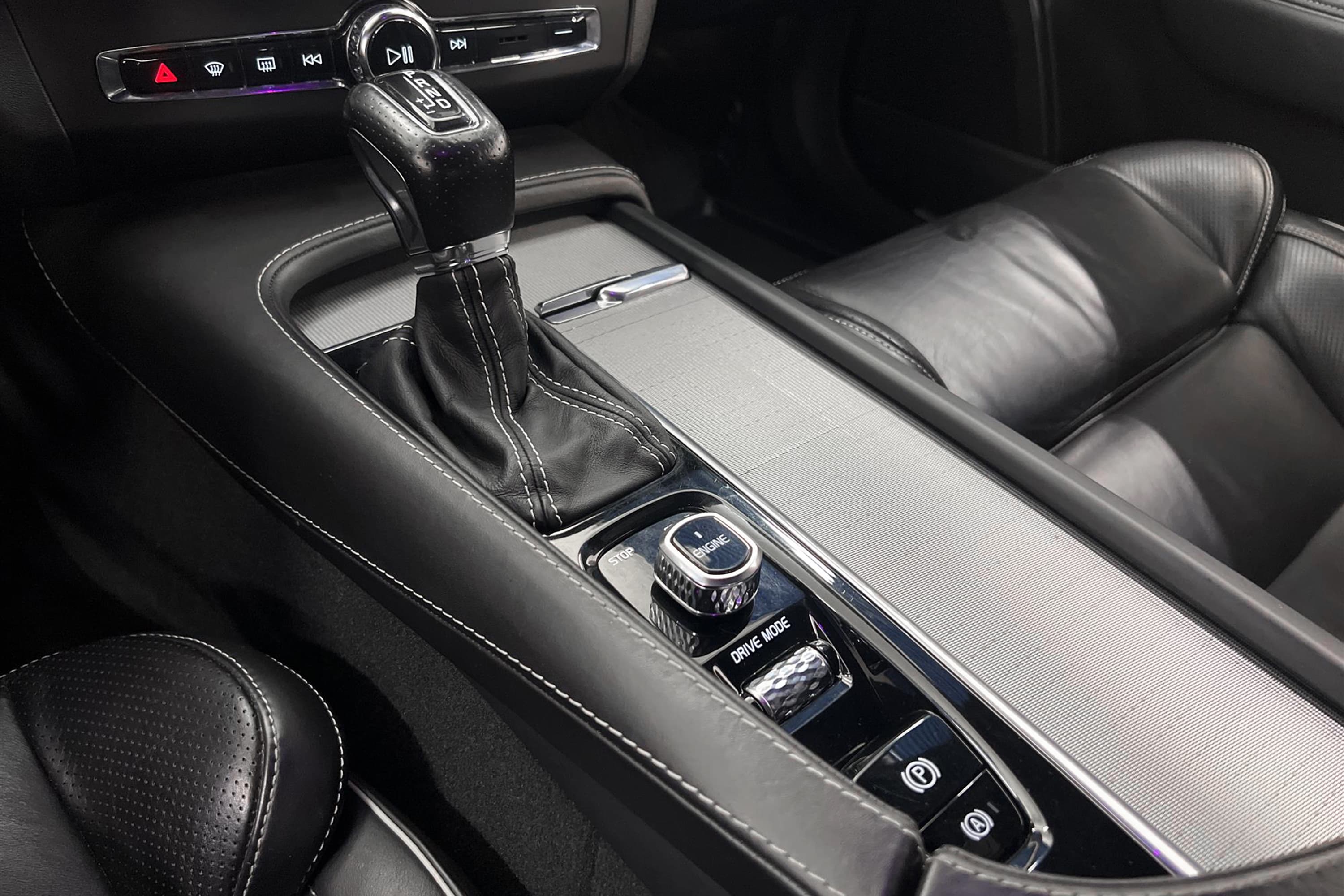 Volvo S90  D5 AWD  235hk R-Design VOC HUD Drag D-Värm Blis