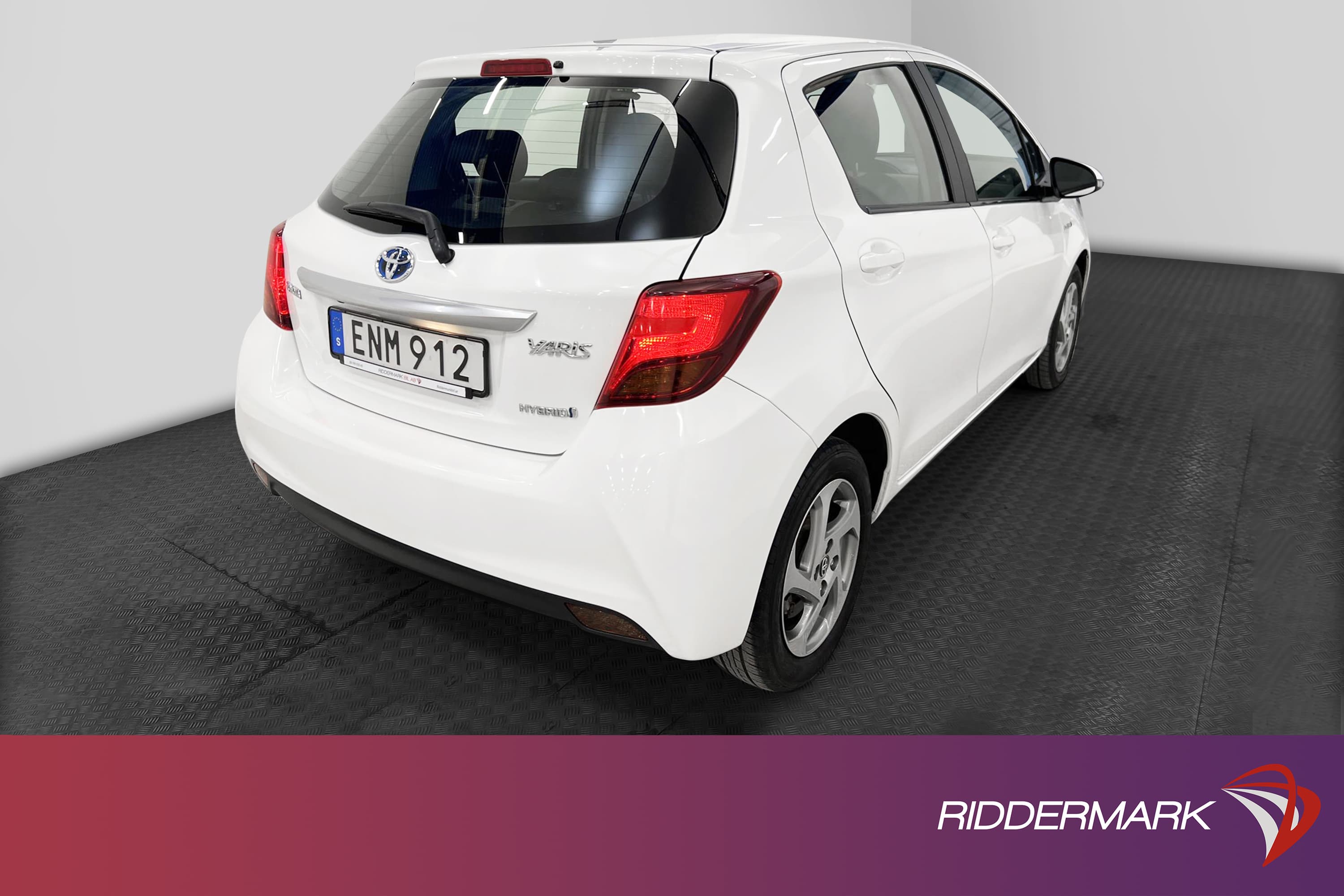 Toyota Yaris Hybrid e-CVT 101hk 2 Brukare B-Kam 360kr Skatt