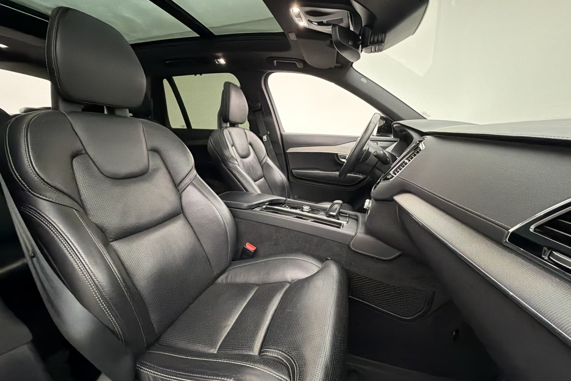 Volvo XC90 B5 AWD R-Design 7-Sits Pano H/K VOC Drag Massage