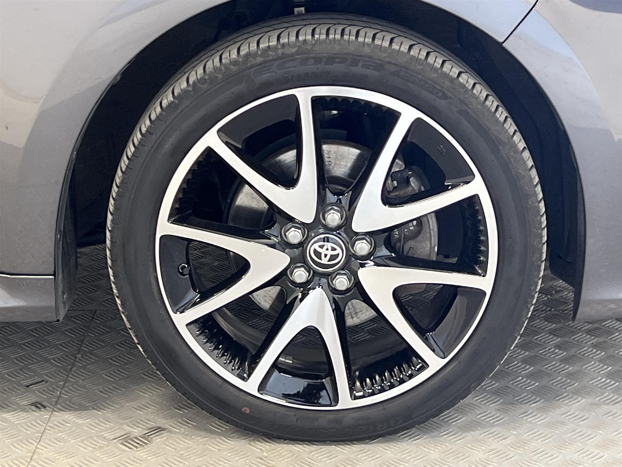 Toyota Yaris Hybrid 116hk 1 Brukare B-Kam Style Paket 