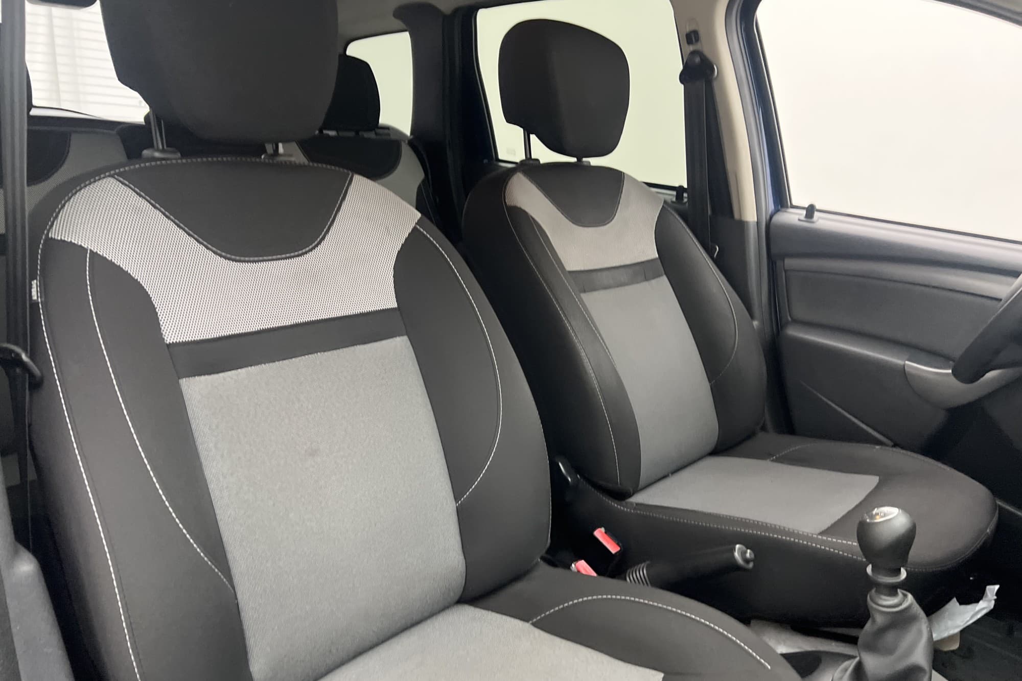 Dacia Duster 1.2 TCe 125hk P-Sensorer Låg-skatt