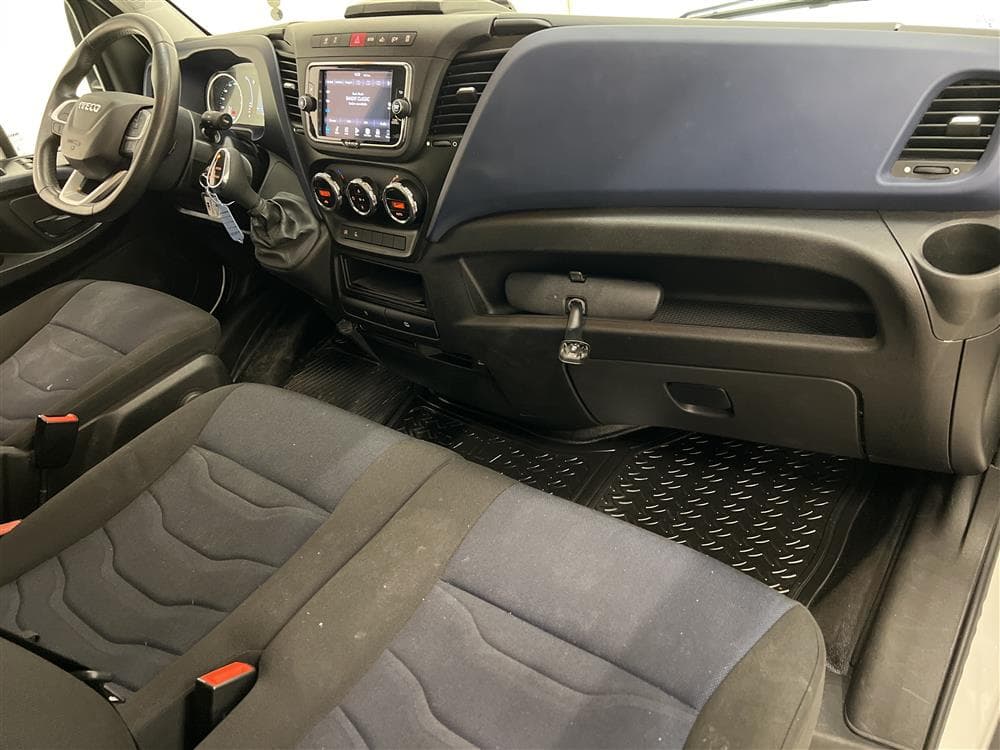 Iveco Daily 35 Automat Bakgavel Kamera Värmare Moms 