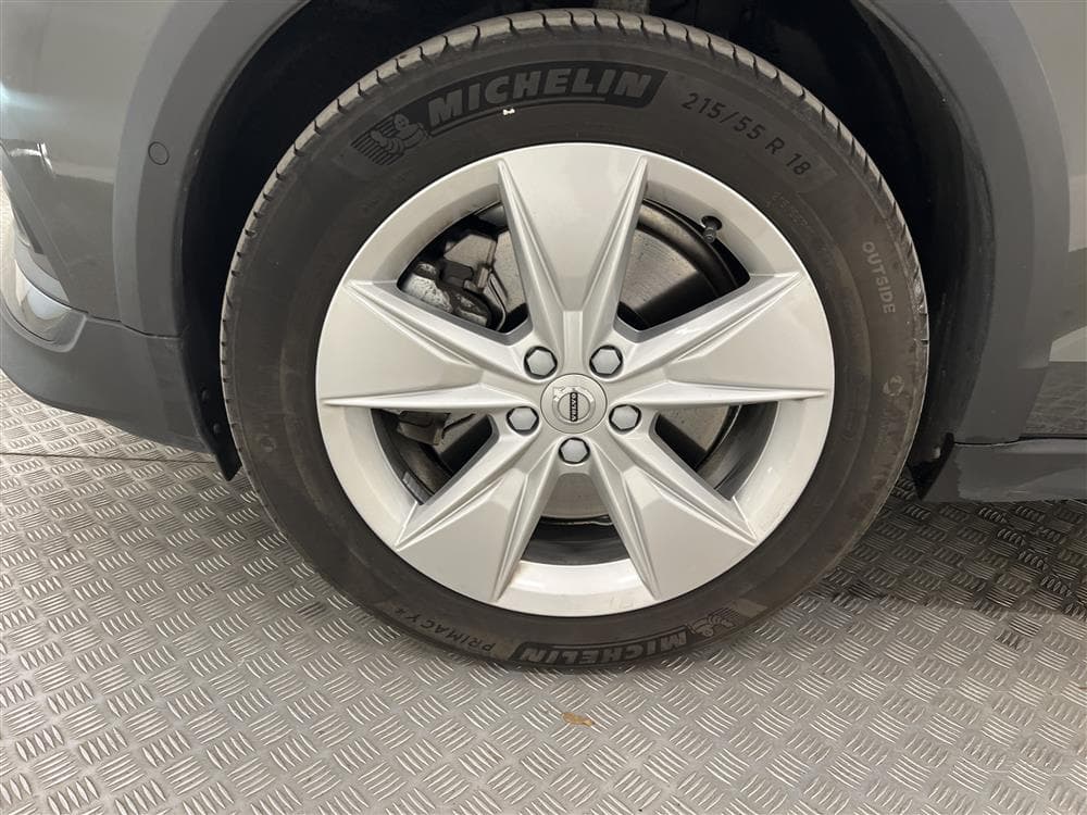 Volvo V60 B4 Cross Country AWD Momentum GPS H/K Kamera Drag