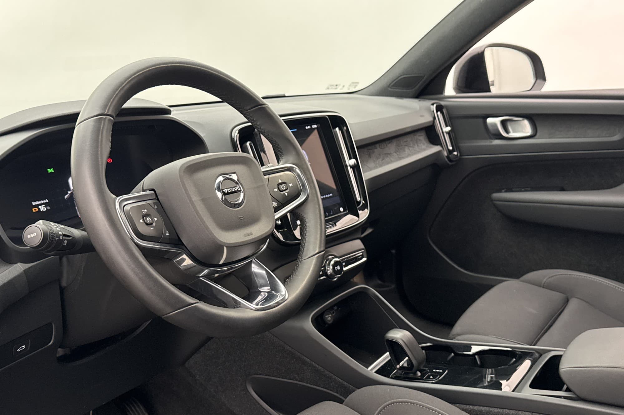 Volvo XC40 Recharge Twin motor Värmare Kamera CarPlay MOMS