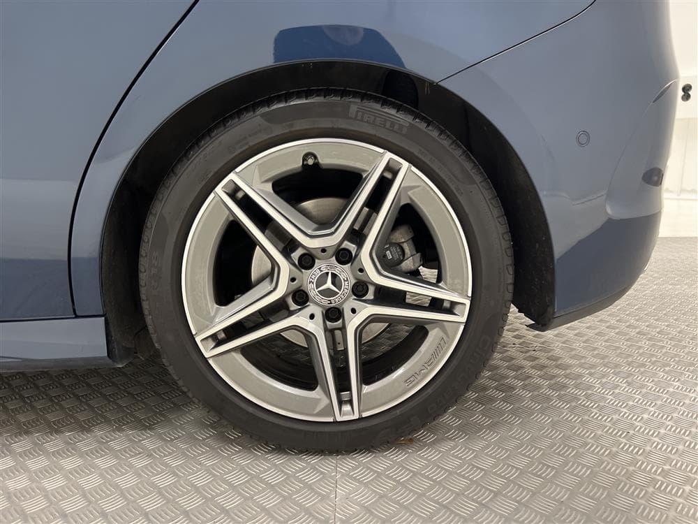 Mercedes-Benz B 200 AMG Panorama Kamera Dragkrok Naviinteriör