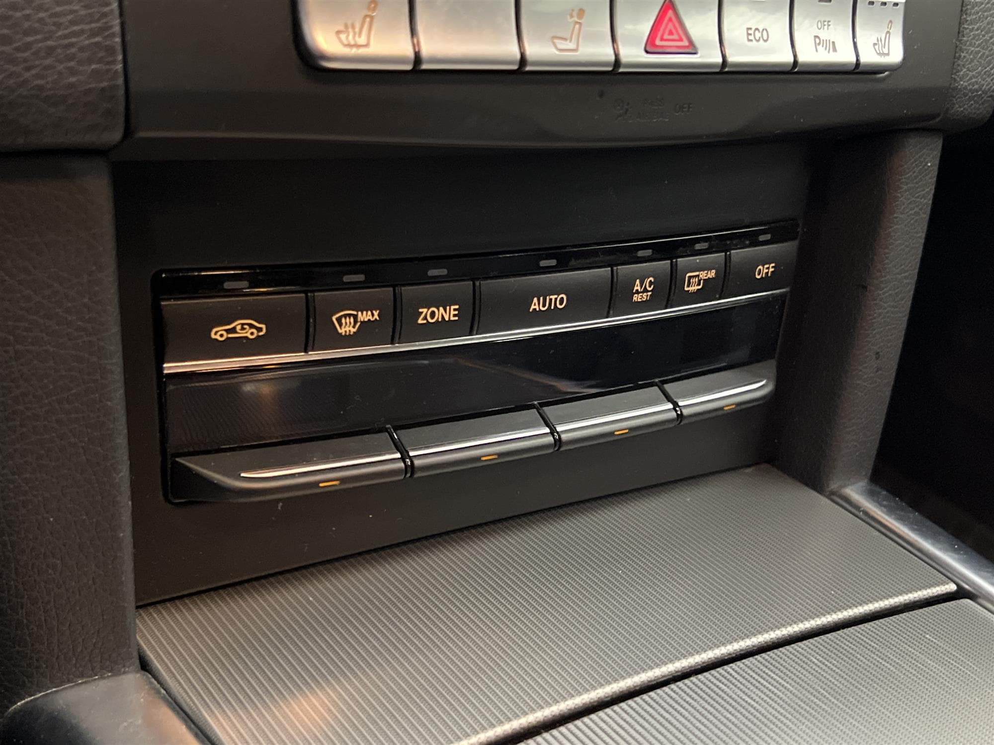 Mercedes-Benz E220 170hk Dragkrok Helskinn Navi 0,54L/mil