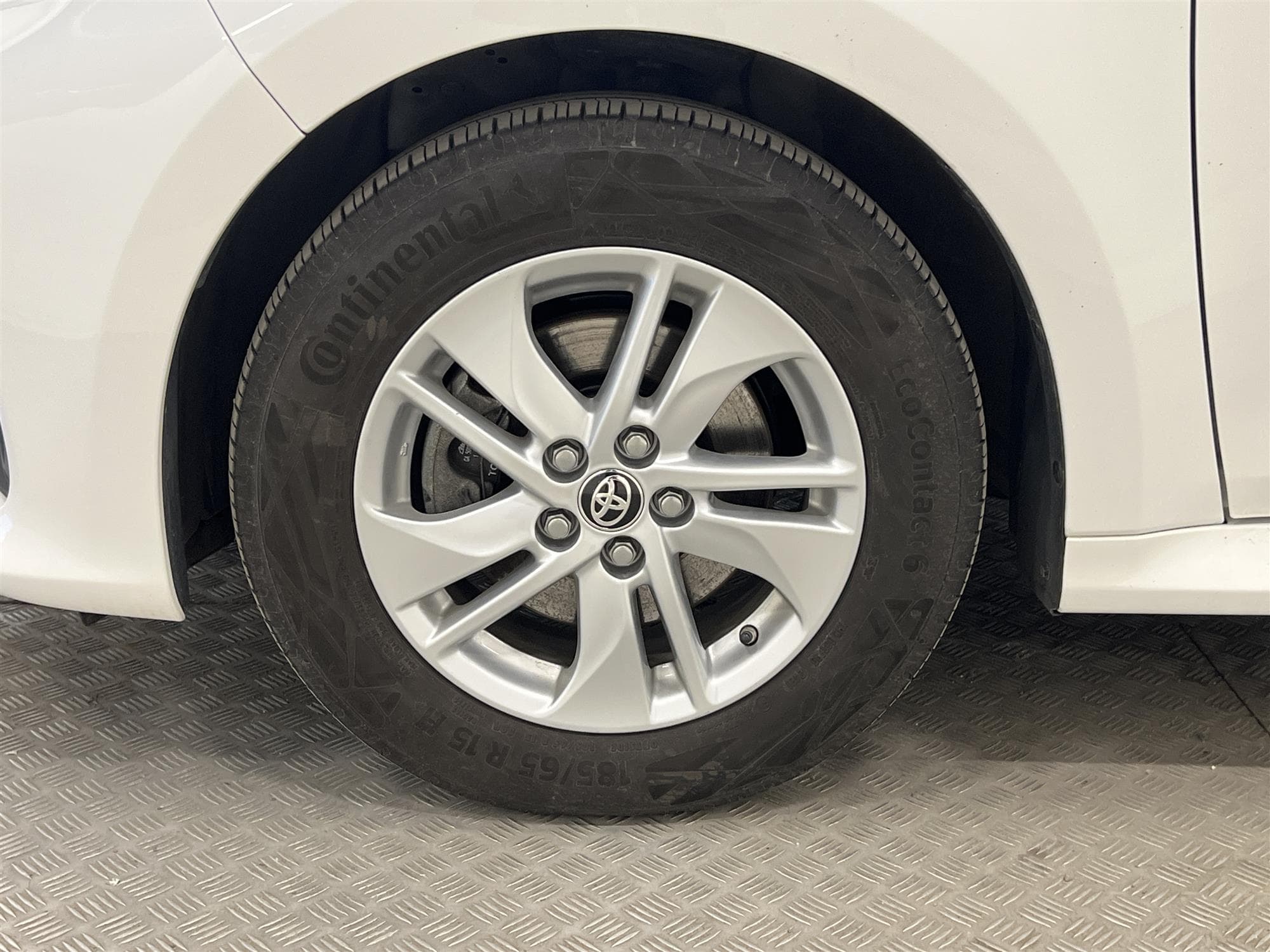 Toyota Yaris Hybrid CVT 116hk  B-Kam Lane Assist 360kr Skatt