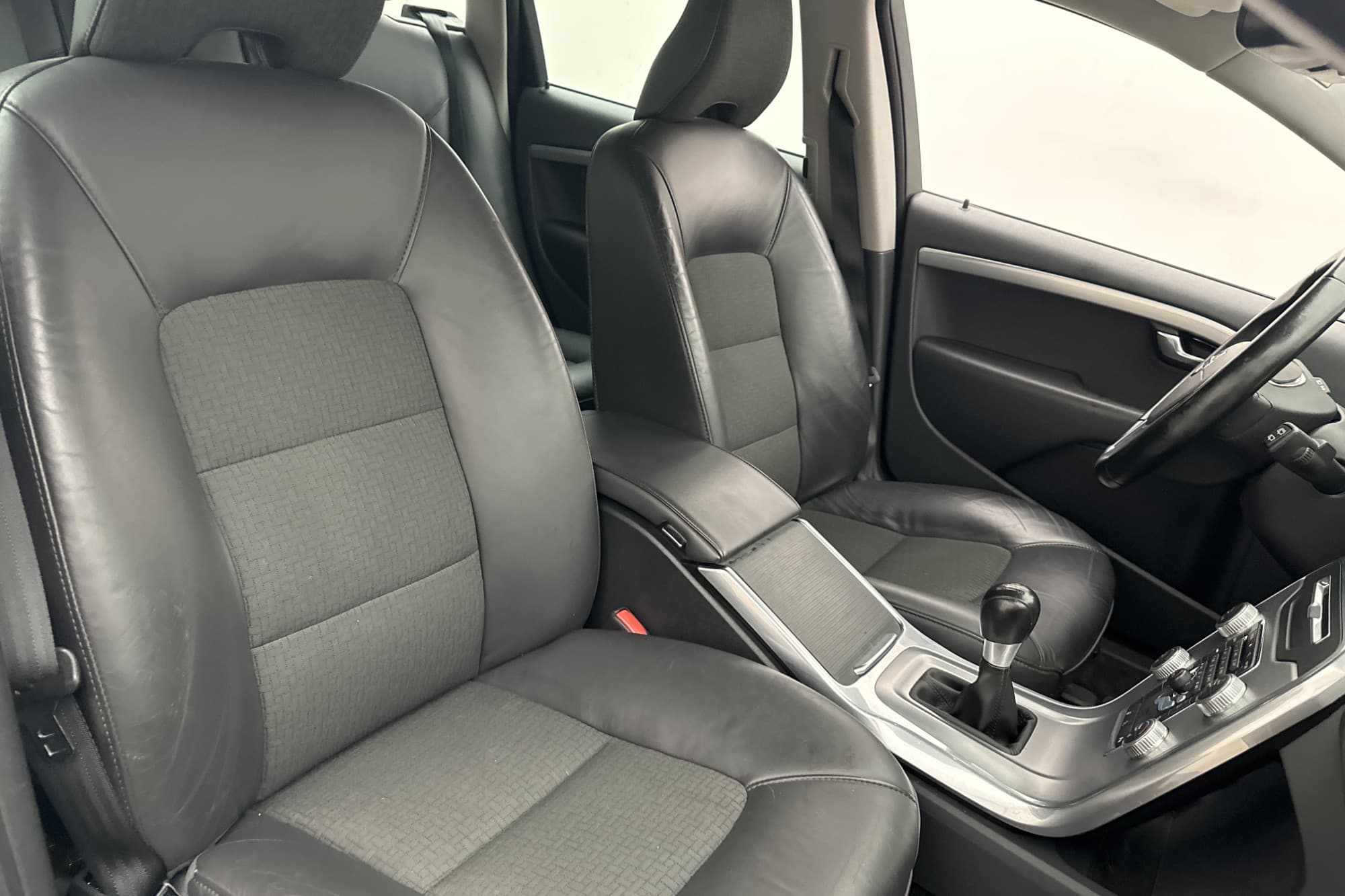 Volvo V70 T4 180hk Momentum P-Värmare Sensorer Halvskinn