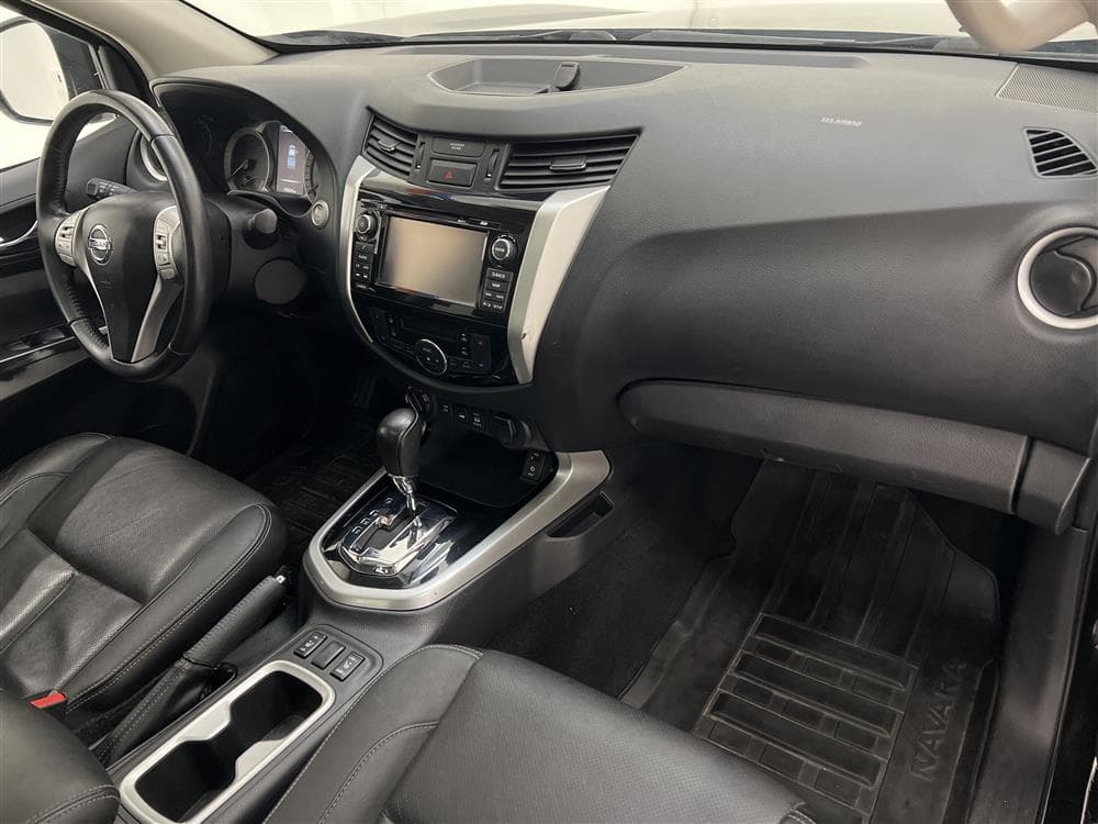 Nissan Navara 2.3dCi Automat Tekna 4x4 Eu6 Värmare Taklucka interiör