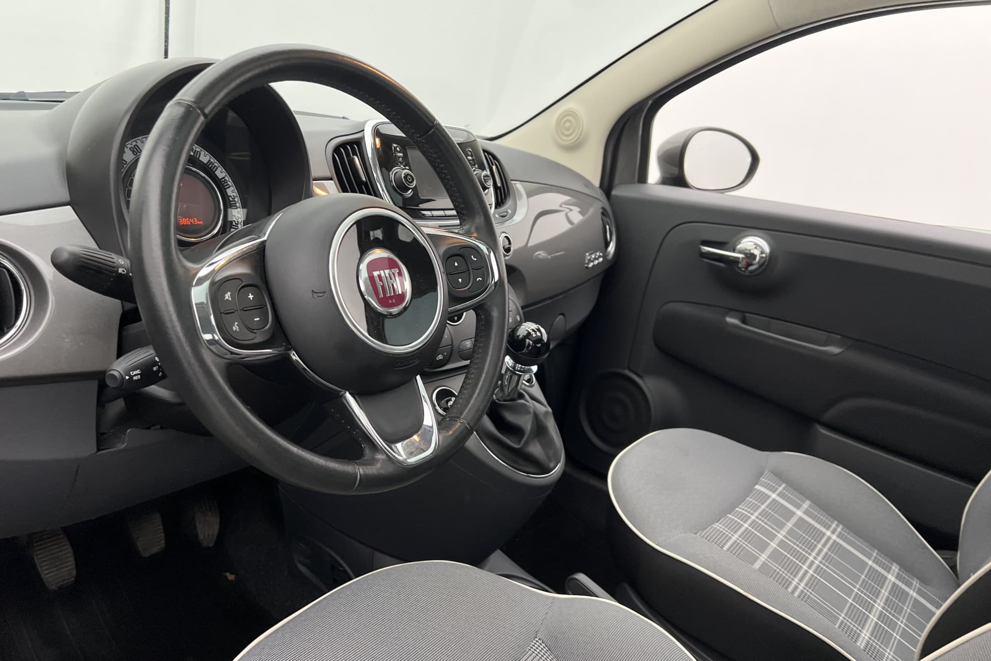 Fiat 500 1.2 8V 69hk Lounge Panorama Sensorer Farthållare