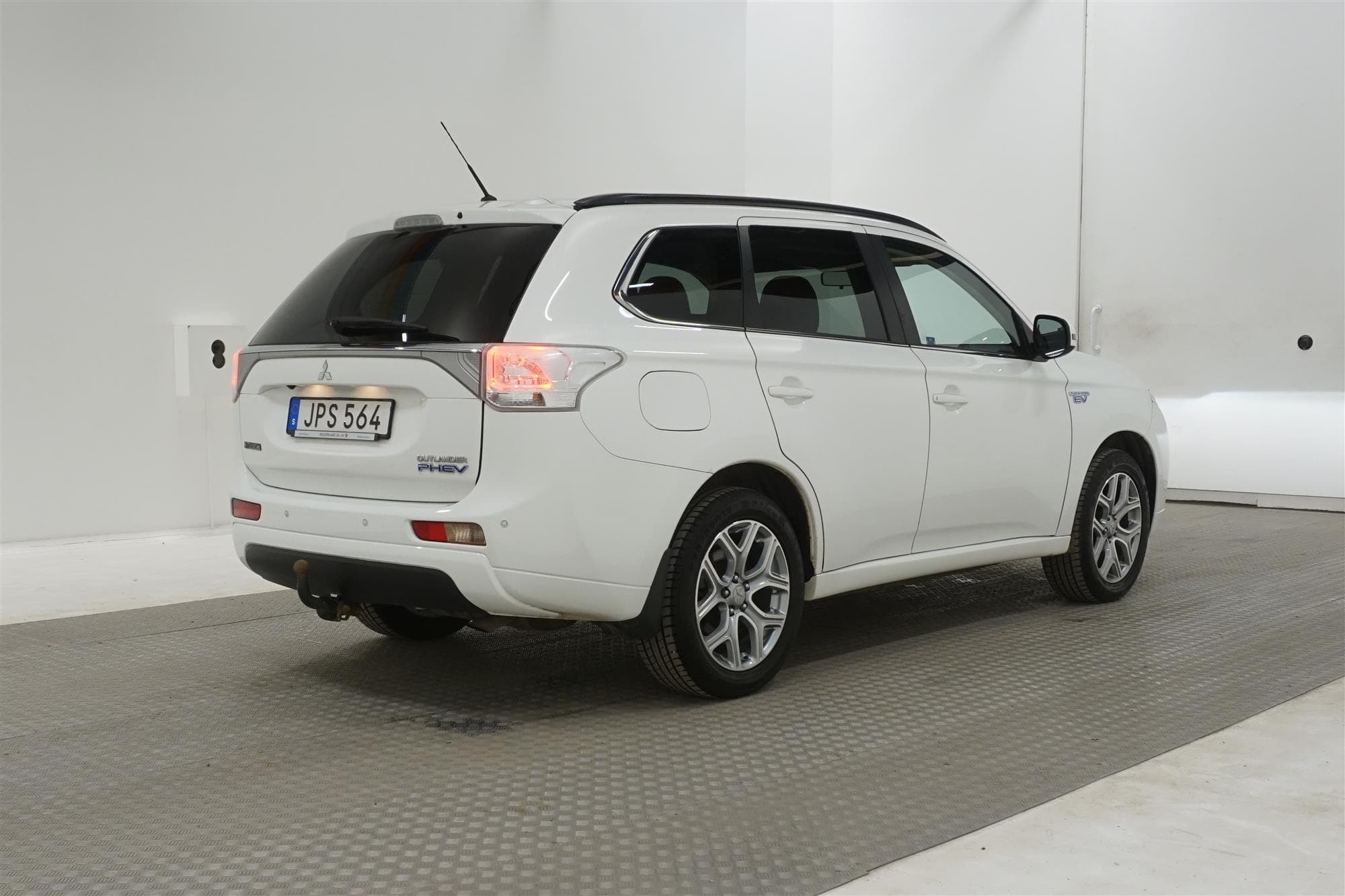 Mitsubishi Outlander 2.0 Hybrid 4WD  203hk Navi Drag B-Kam