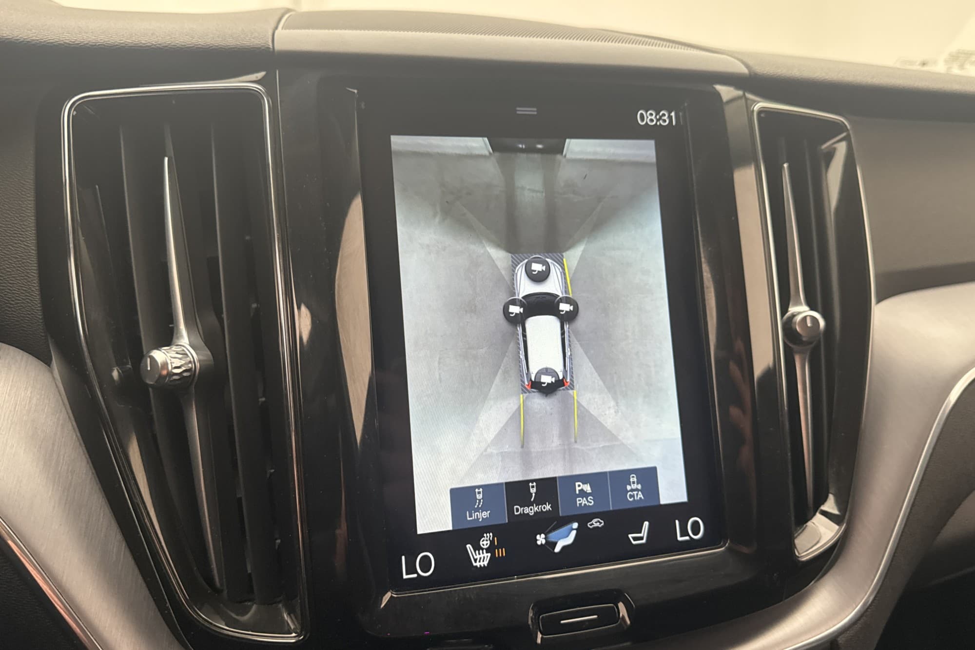 Volvo XC60 B4 197hk AWD Momentum D-Värmare VOC HUD 360° Drag