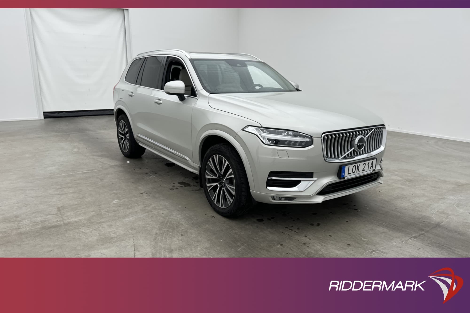 Volvo XC90 B5 AWD Inscription 7-sits VOC Pano 7-Sits B&W HUD