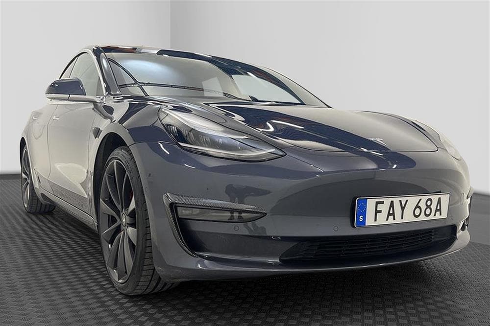 Tesla Model 3 Performance AWD 510hk Svensksåld Premiuminteriör