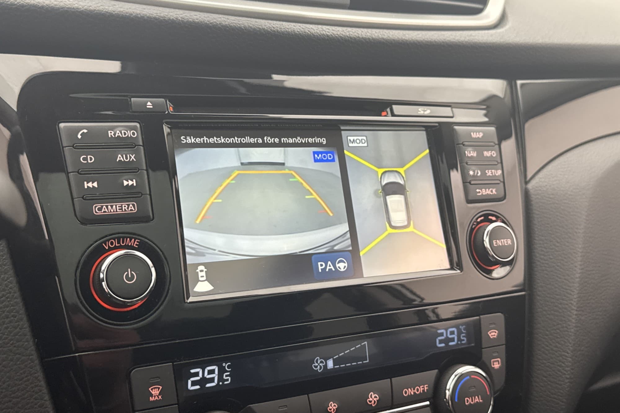 Nissan Qashqai 115hk Tekna M&K-Värm Pano 360° Navi Halvskinn