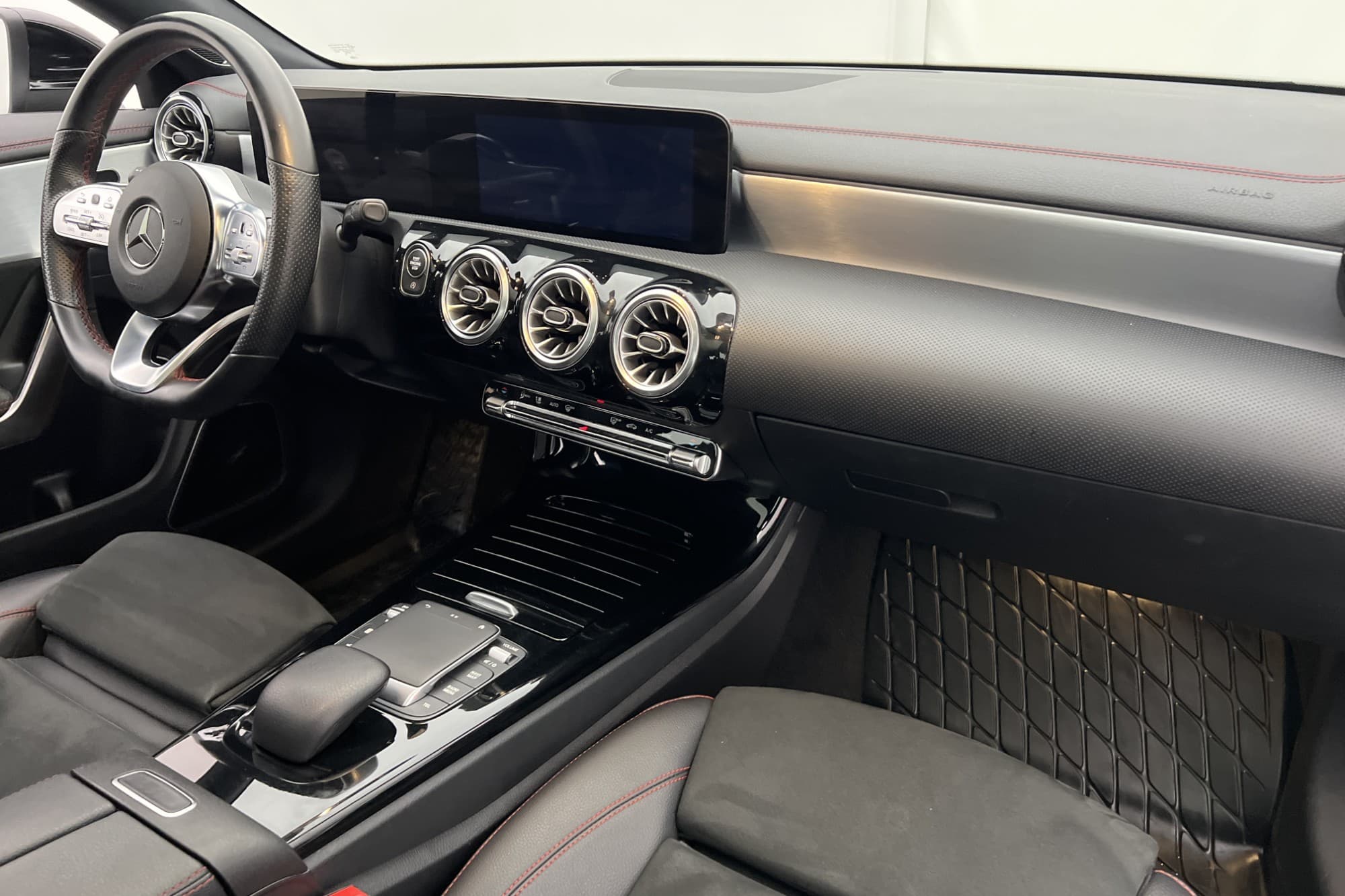 Mercedes-Benz CLA 200 163hk AMG Navi Kamera Pano Burmester