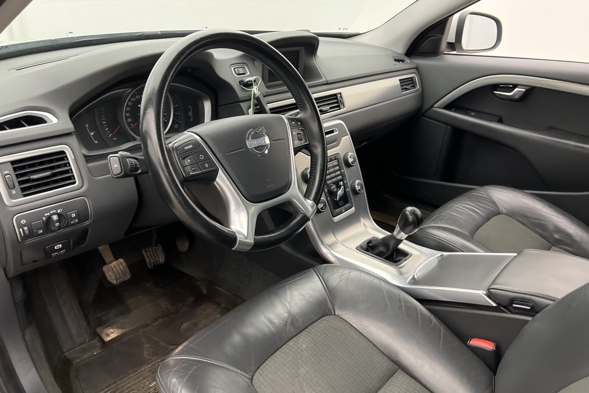 Volvo V70 D2 115hk Momentum VOC D-Värmare Dragkrok Välservad