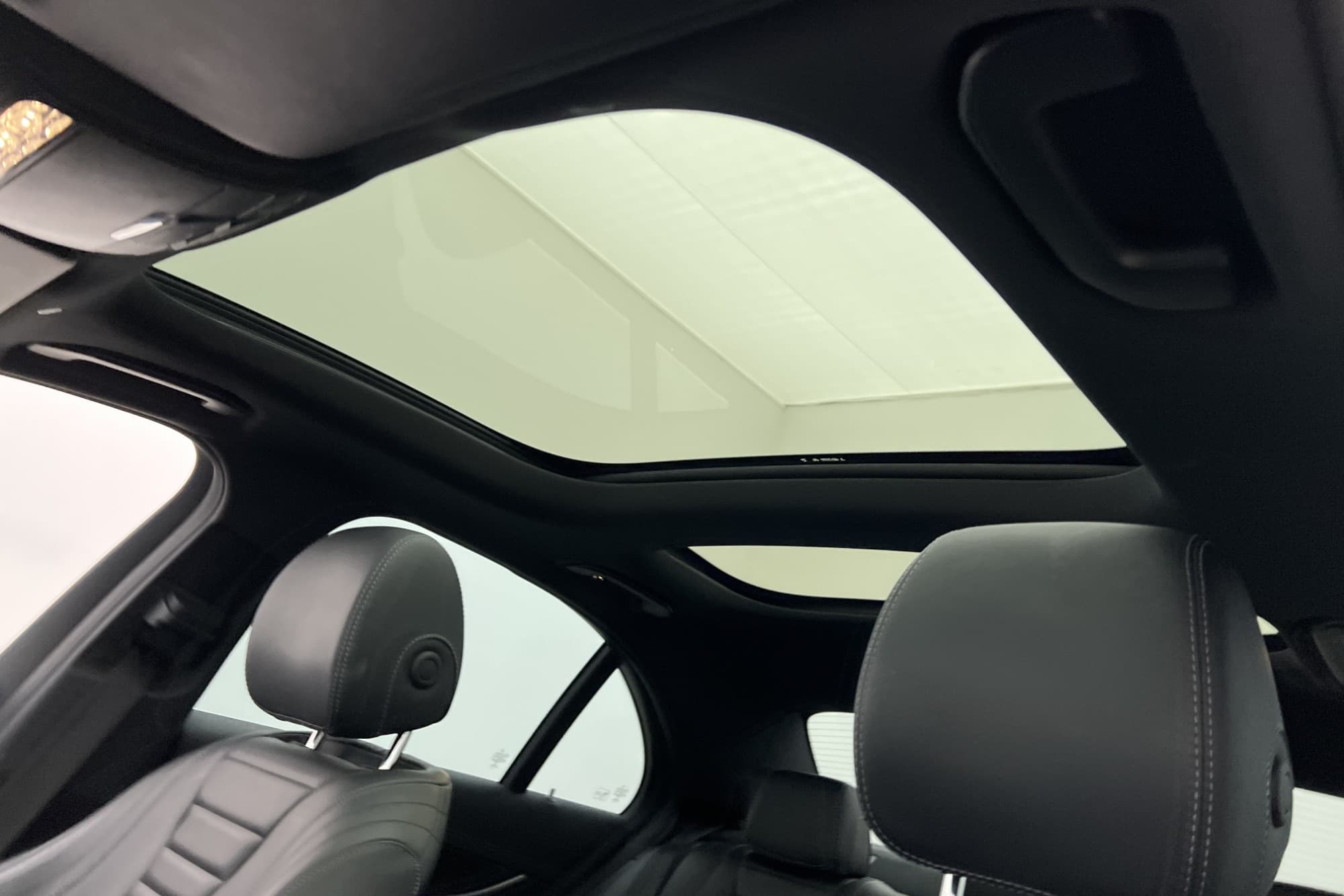 Mercedes-Benz E 220 4MATIC AMG Värmare Burm Pano Drag 360°