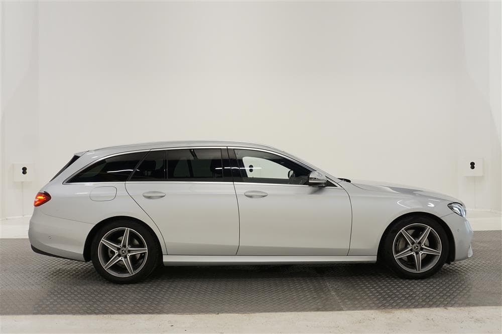 Mercedes-Benz E 220 d 194hk AMG Widescreen D-Värm Drag B-kamexteriör