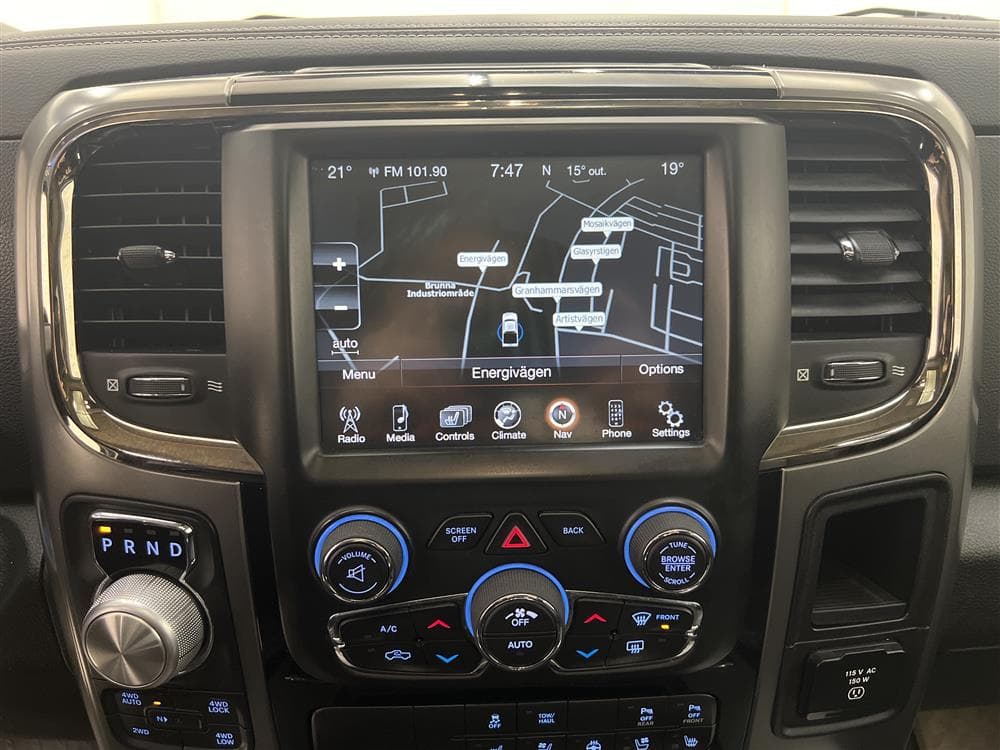 Dodge Ram Sport 5.7 Hemi 4WD 401hk Breddare Taklucka Moms interiör