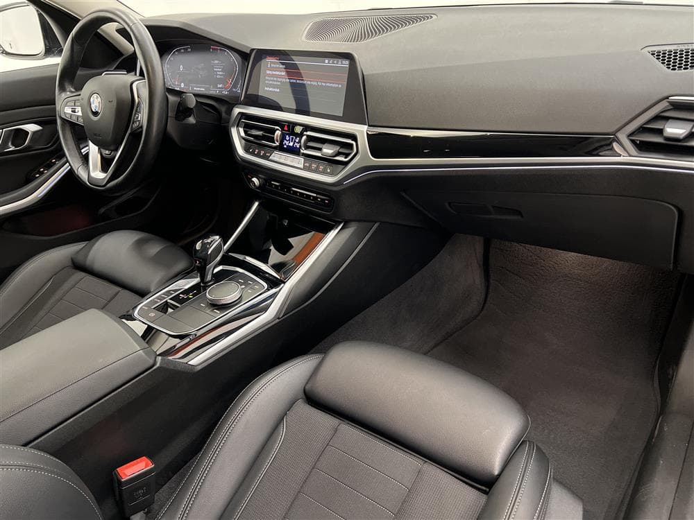 BMW 320d xDrive 190hk MHVE Sport line Cockpit Drag