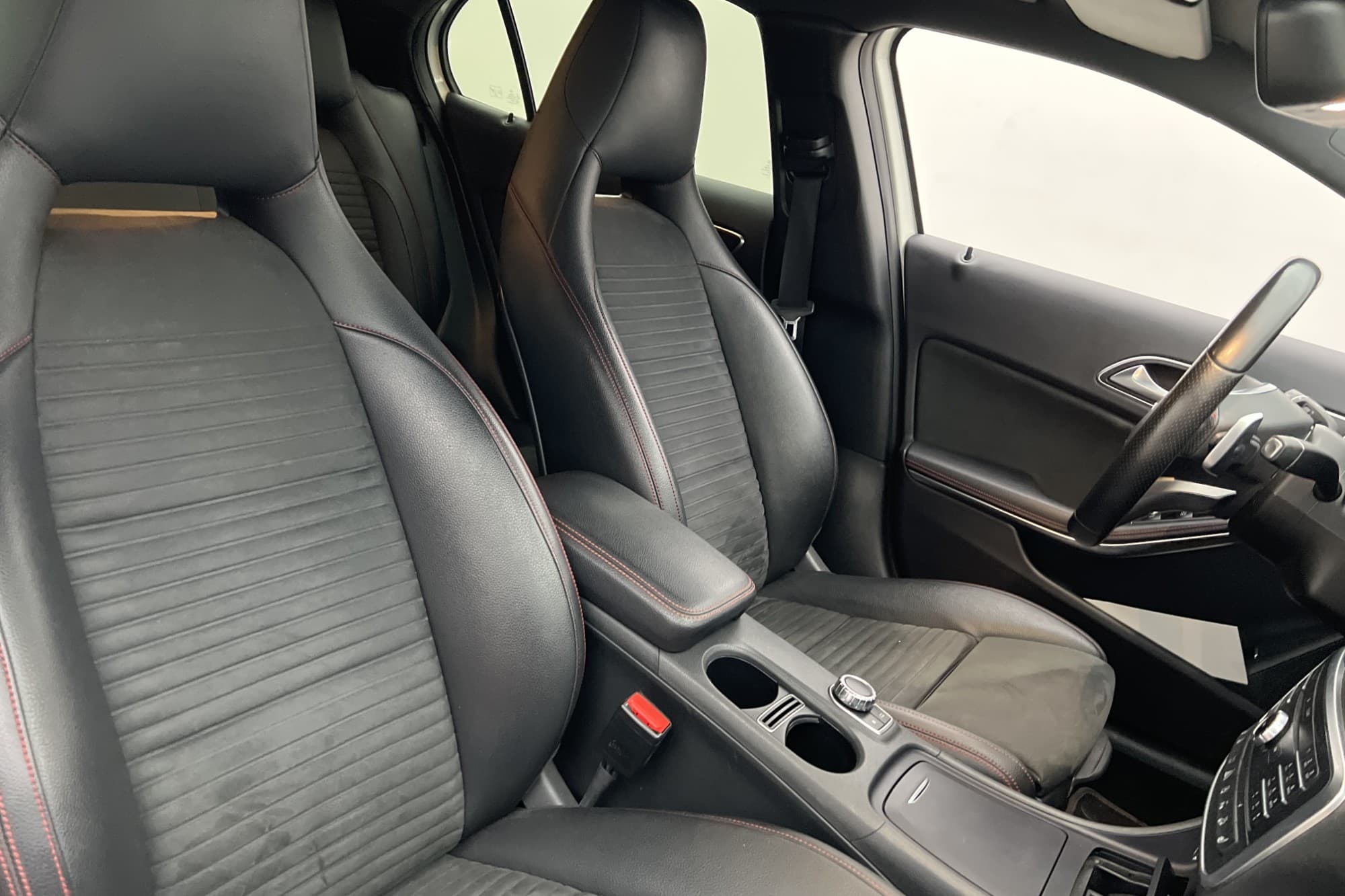 Mercedes-Benz GLA 220 d 4M 177hk AMG M-Värmare Kamera Navi