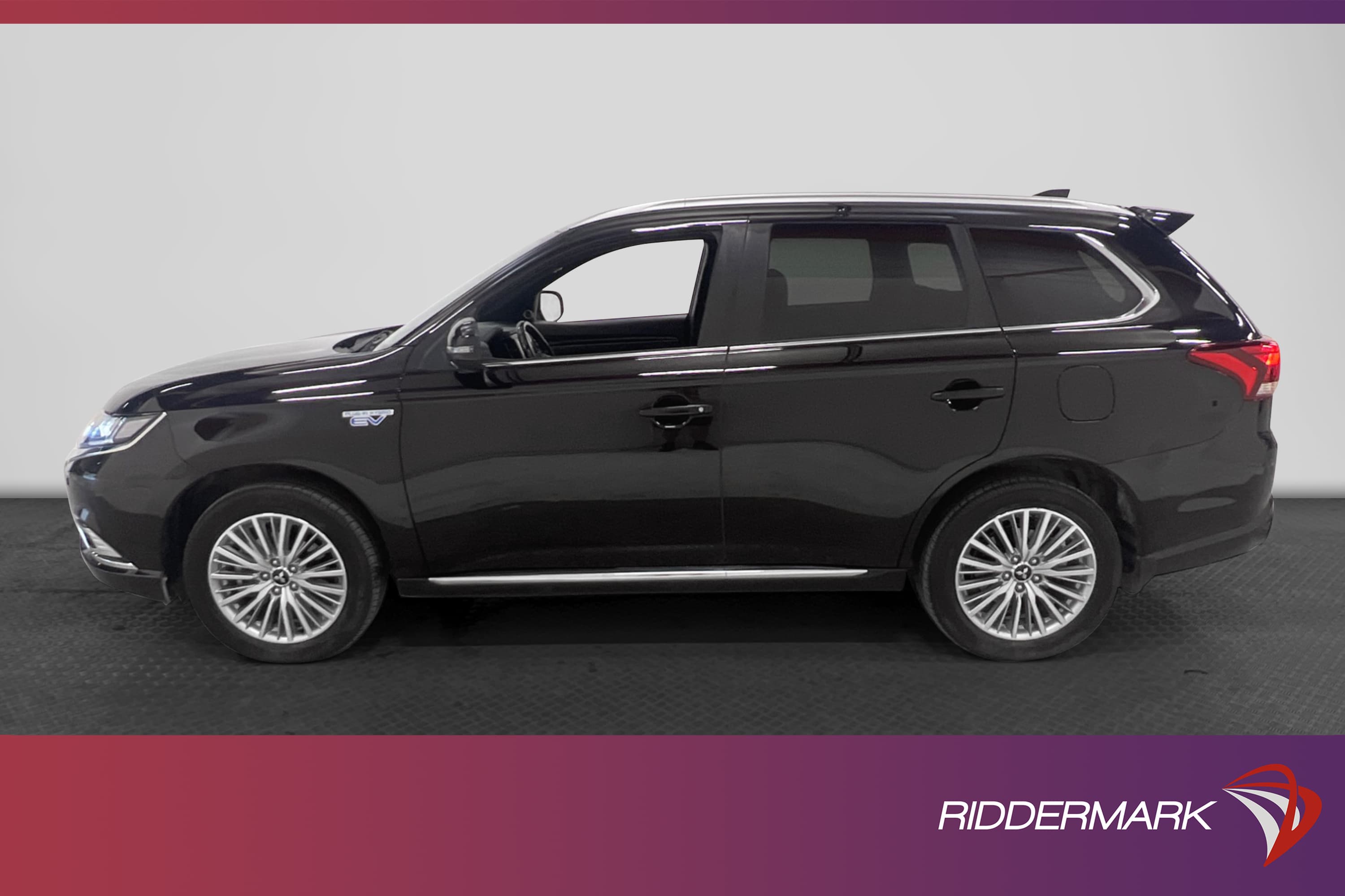 Mitsubishi Outlander P-HEV 4WD Business X Kamera Drag MOMS