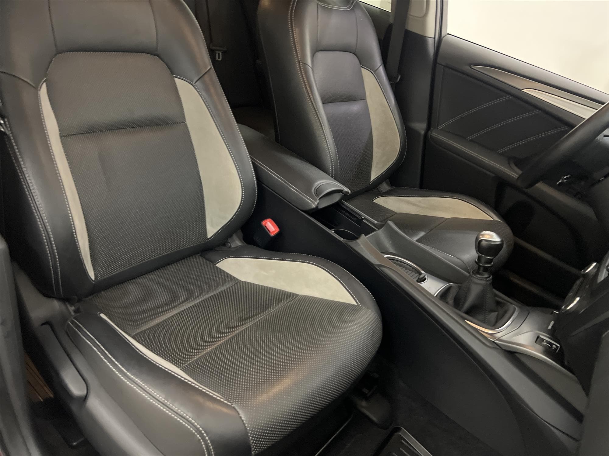 Toyota Avensis 1.8 147hk Skinn Backkamera 1 Brukare  