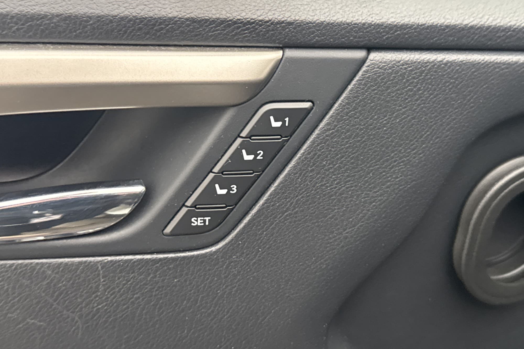 Lexus RX 450h AWD V6 Teknik Pano Skinn HUD Kamera Navi Drag