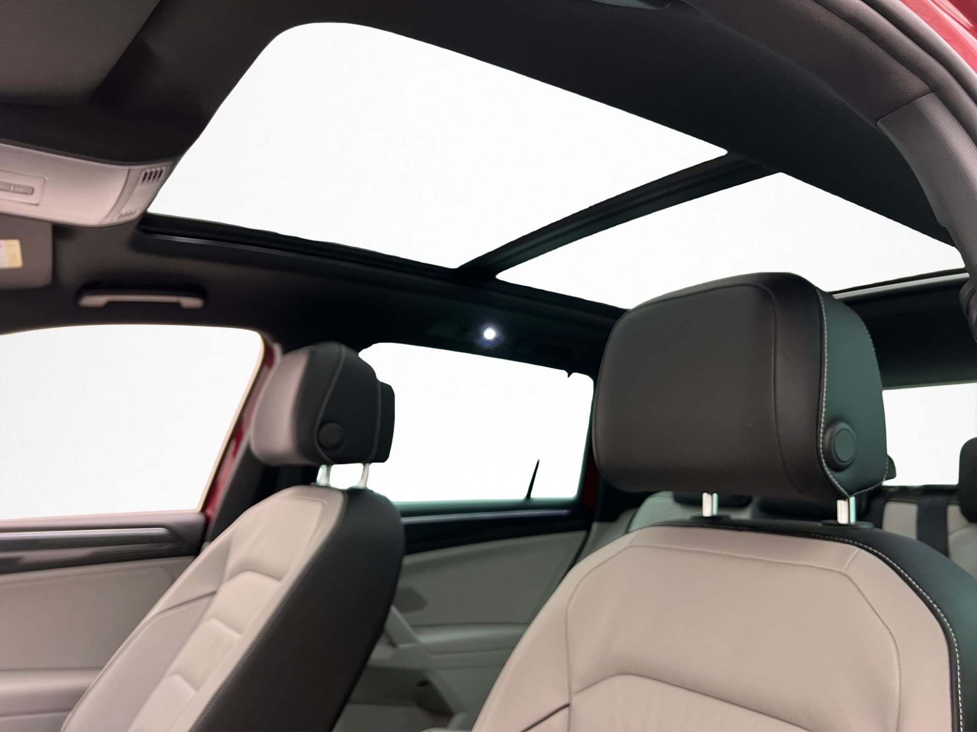 Volkswagen Tiguan TSI 4M 220hk R-Line Pano Värm Kamera Drag 