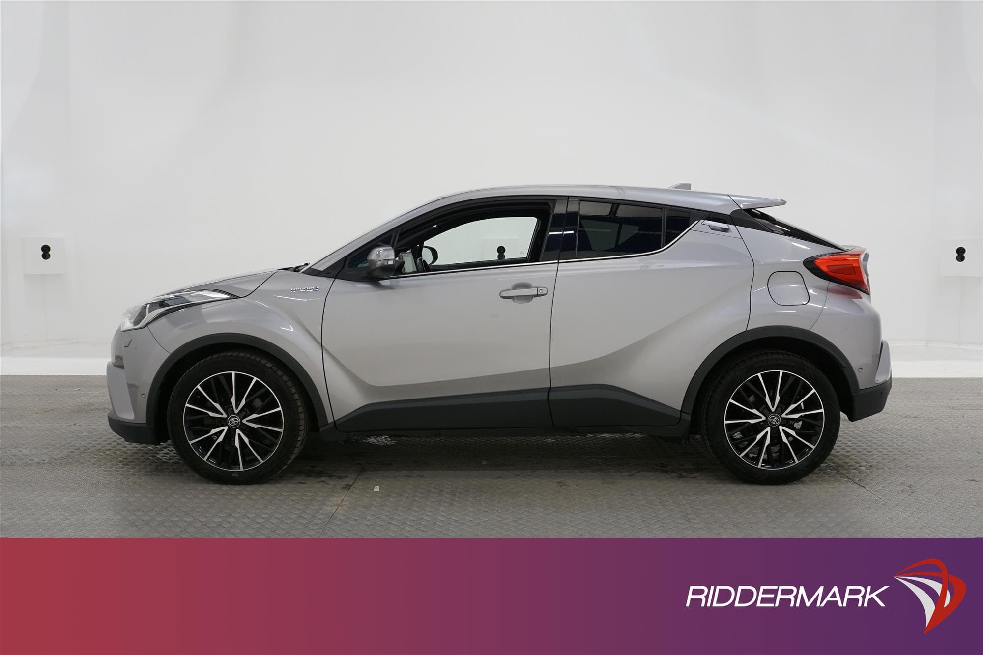 Toyota C-HR Hybrid 122hk JBL Navigator B-Kamera 0,39L/mil