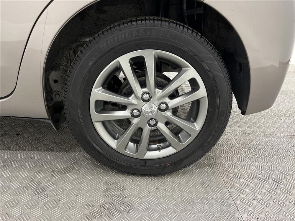 Toyota Yaris 1.33 100hk B-Kam Nyserv Låg Skatt 0,42L/mil