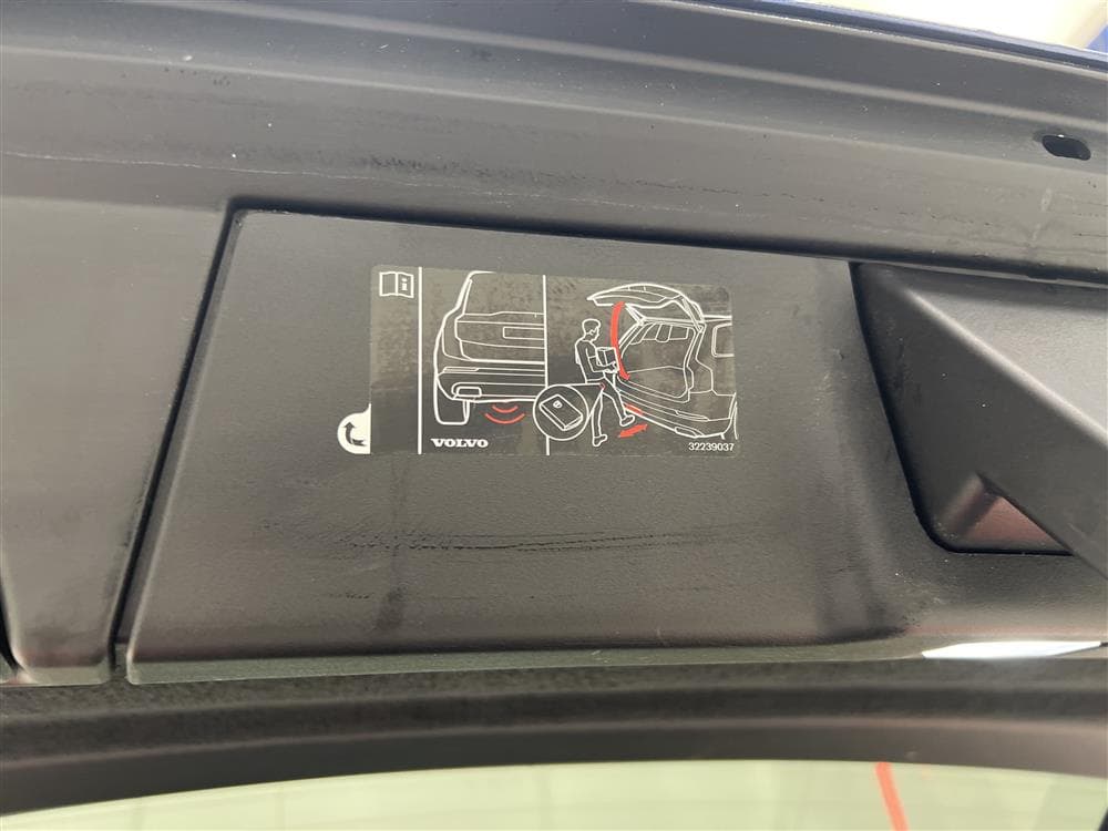Volvo V90 D5 AWD 235hk R-Design B&W GPS HUD 360° Värmare 