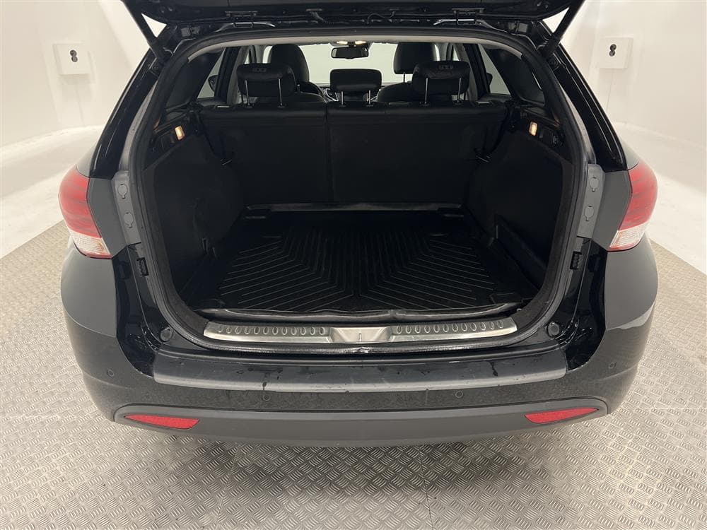 Hyundai i40 1.7 D Kombi 141hk D-värm Pano Skinn CarPlayinteriör